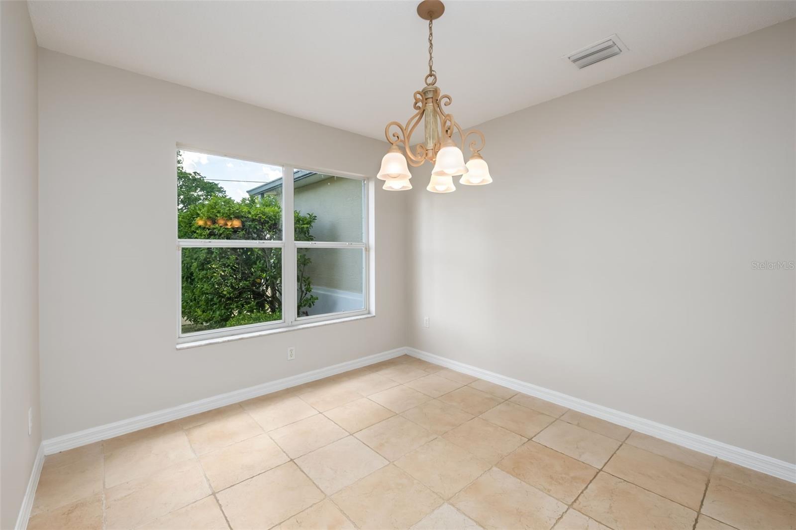 Image 20 of 66 For 19 Prestwick Lane