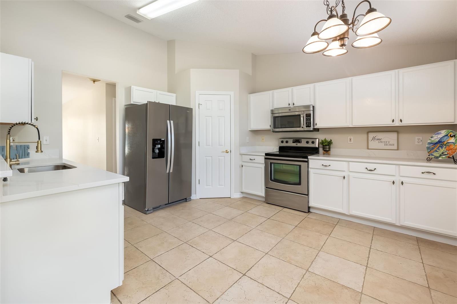 Image 6 of 66 For 19 Prestwick Lane