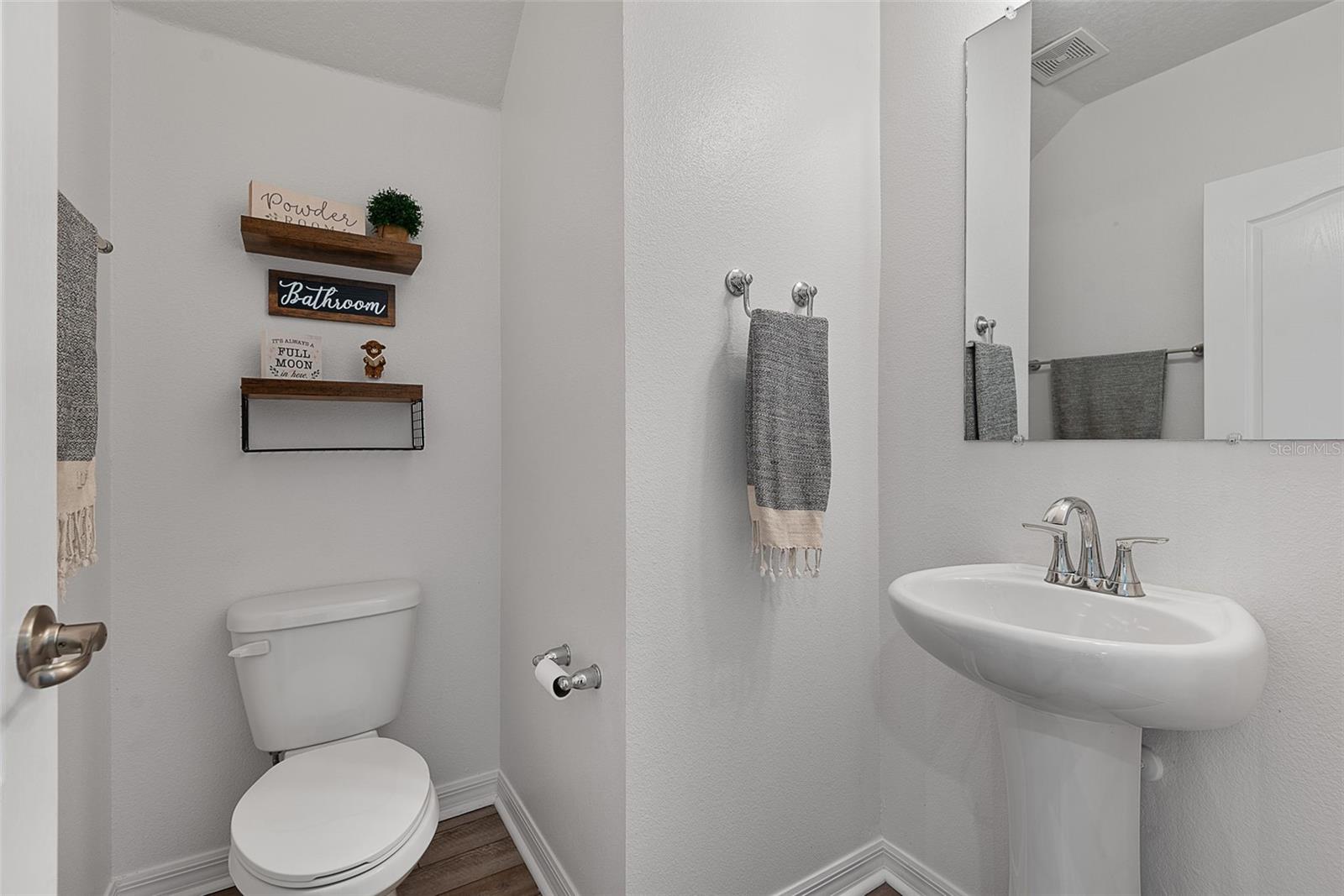 Image 19 of 84 For 123 Oakleaf Way