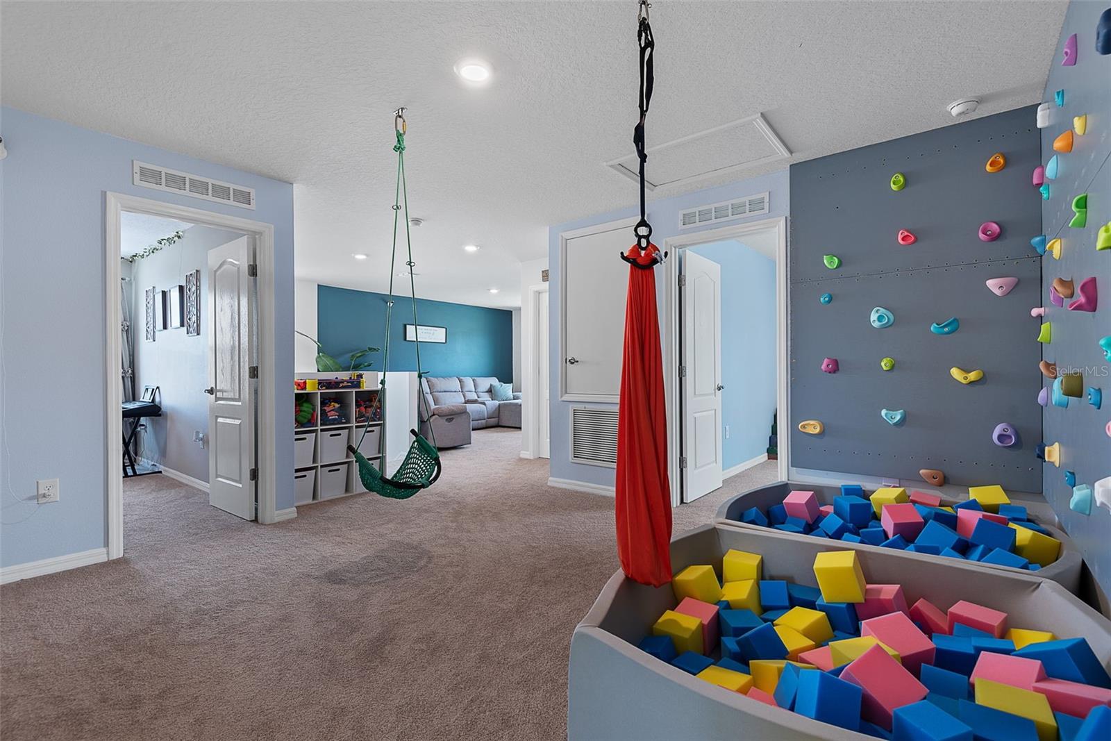 Image 29 of 84 For 123 Oakleaf Way