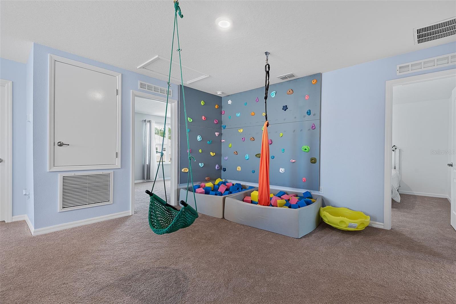 Image 30 of 84 For 123 Oakleaf Way