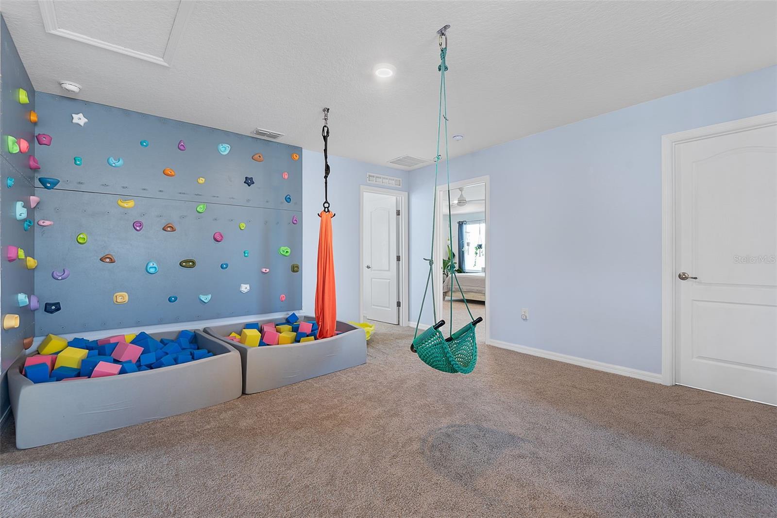 Image 31 of 84 For 123 Oakleaf Way