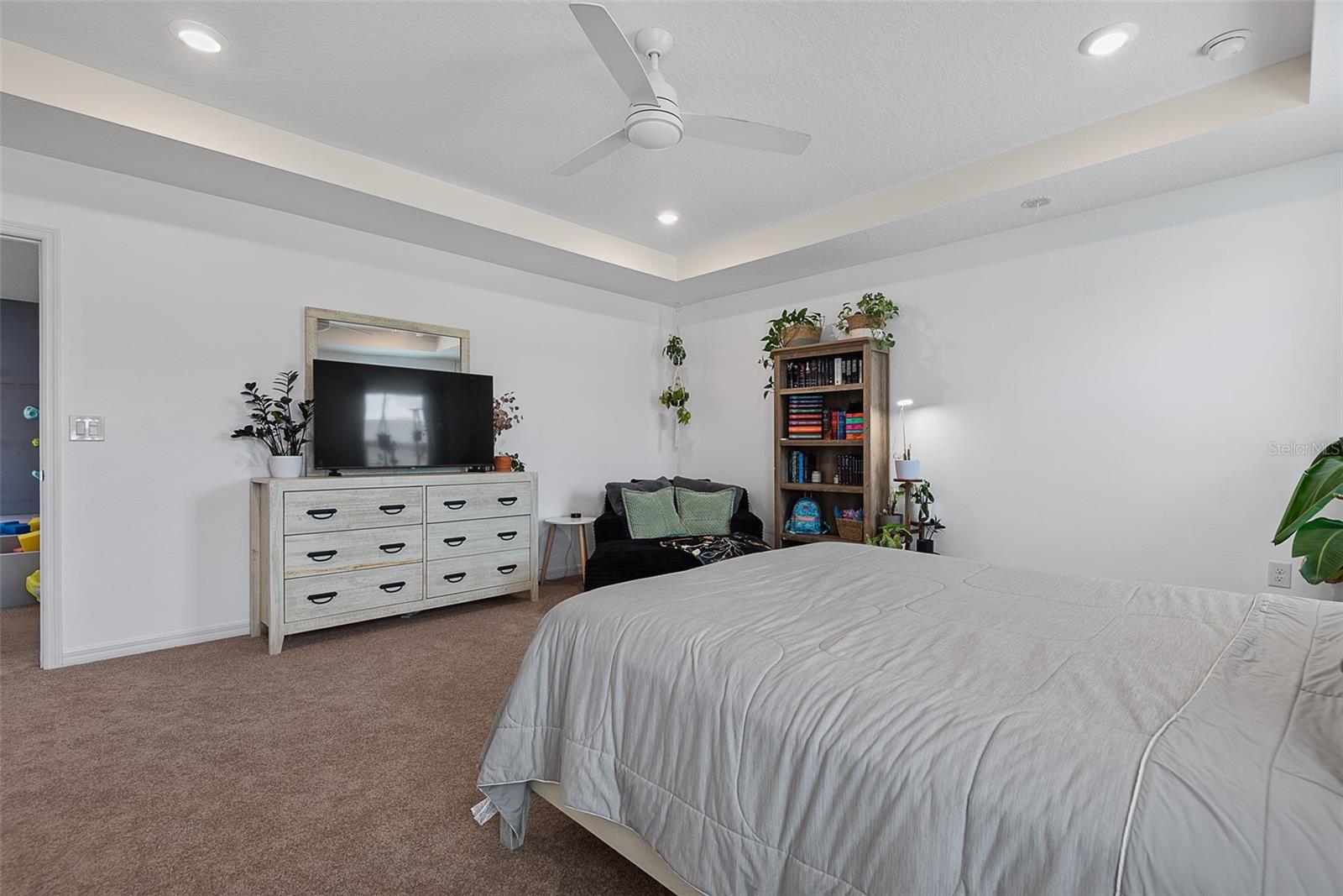 Image 33 of 84 For 123 Oakleaf Way