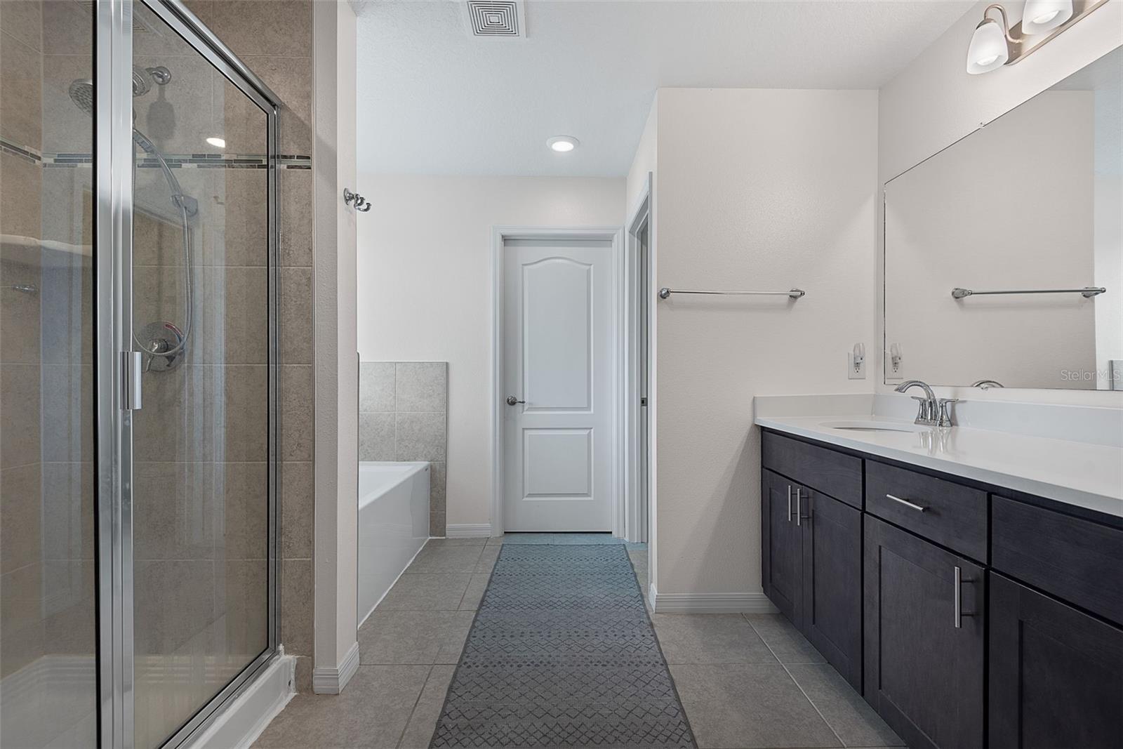 Image 36 of 84 For 123 Oakleaf Way