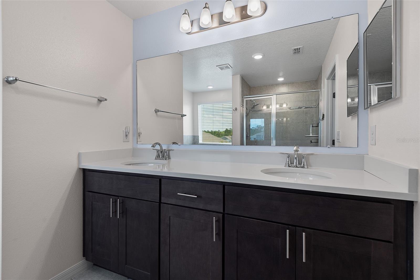 Image 37 of 84 For 123 Oakleaf Way