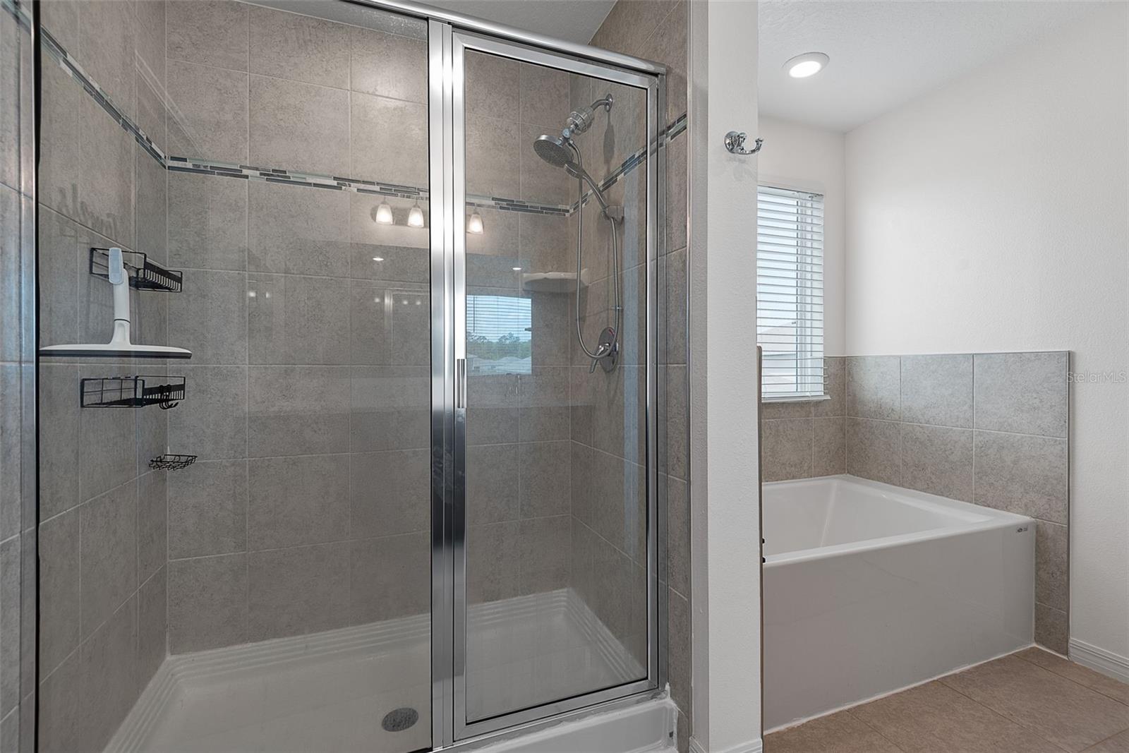 Image 38 of 84 For 123 Oakleaf Way