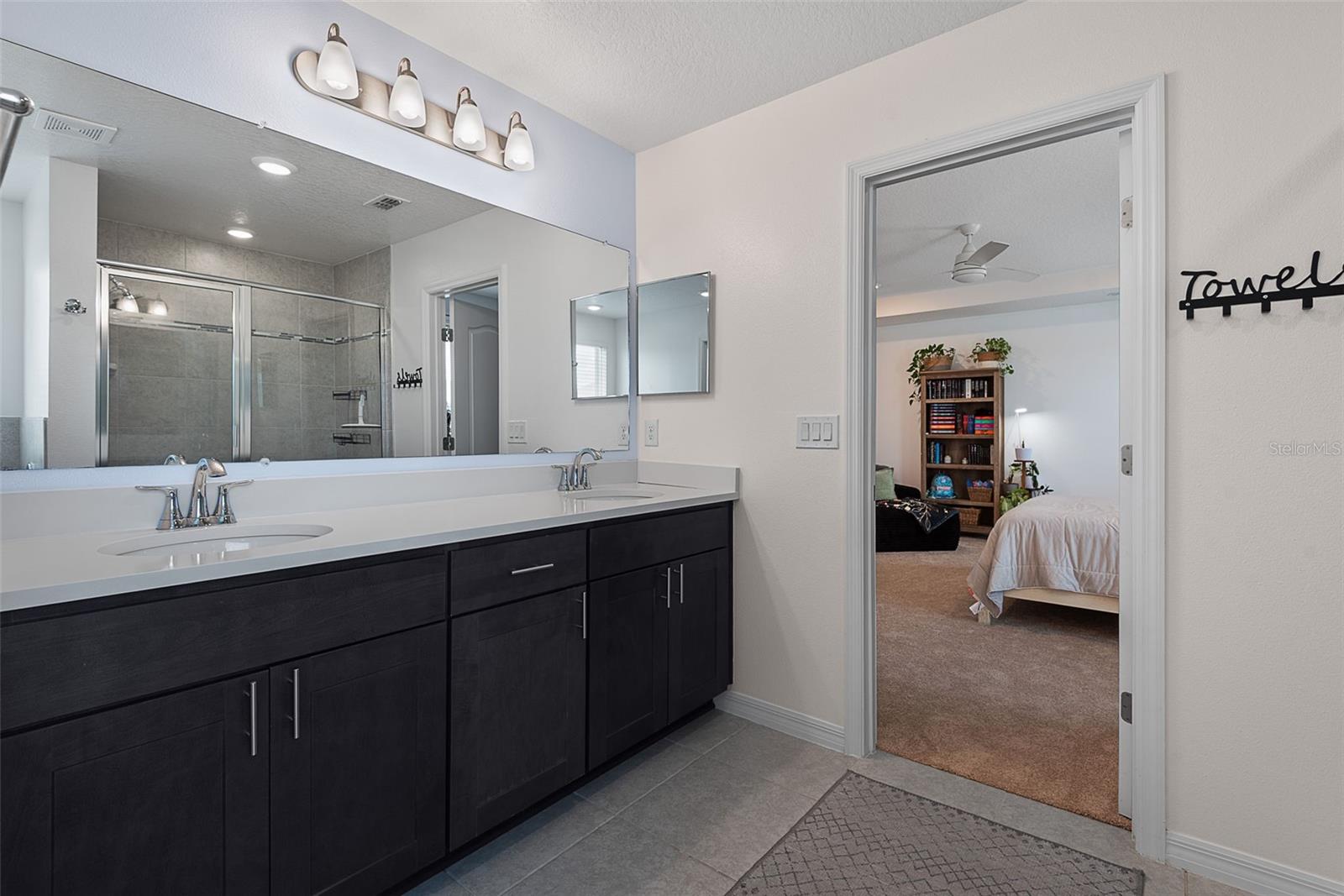 Image 40 of 84 For 123 Oakleaf Way