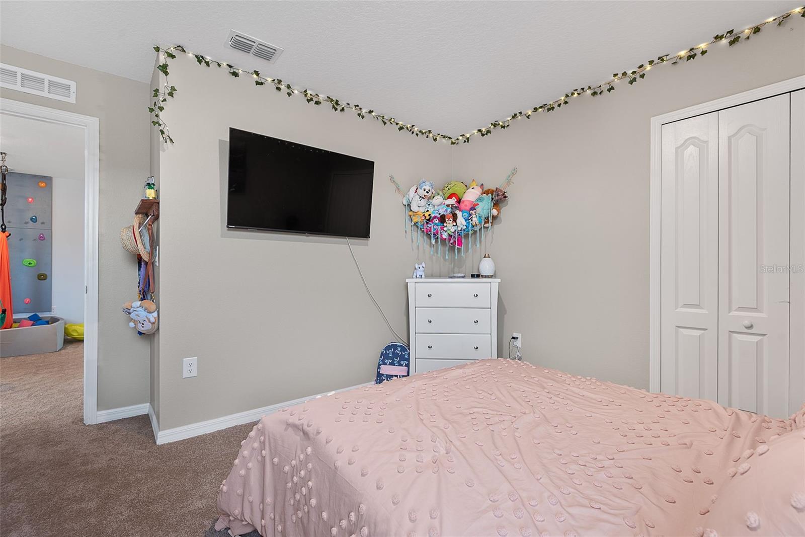 Image 43 of 84 For 123 Oakleaf Way