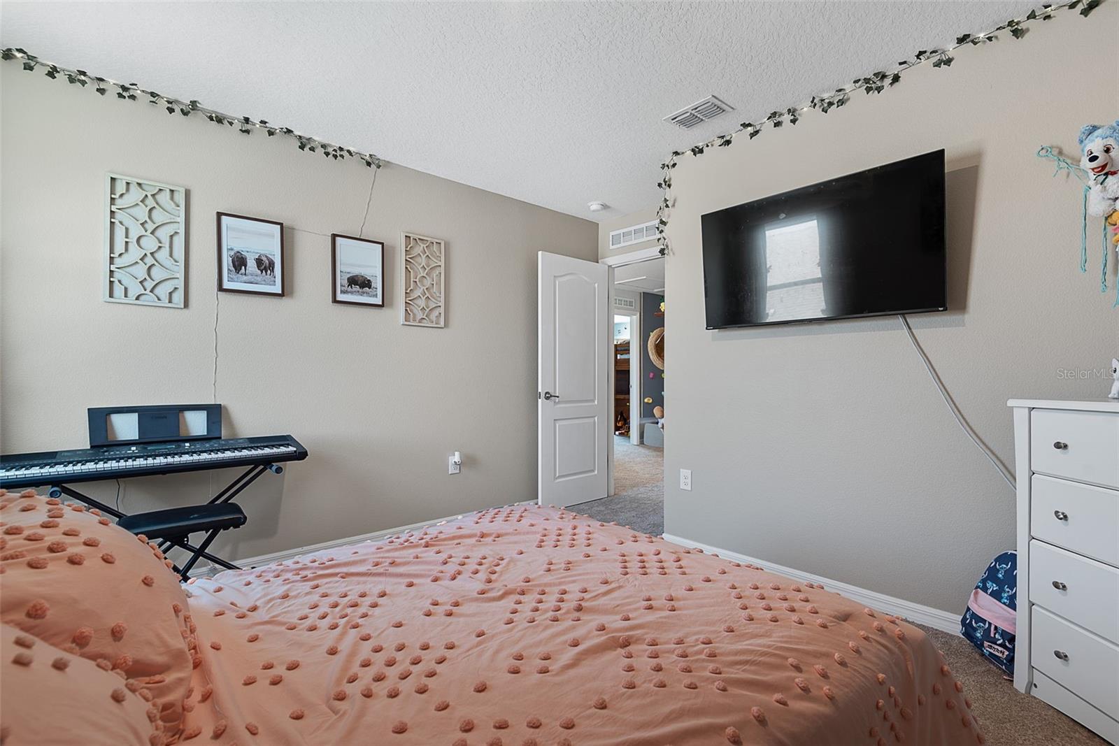 Image 44 of 84 For 123 Oakleaf Way