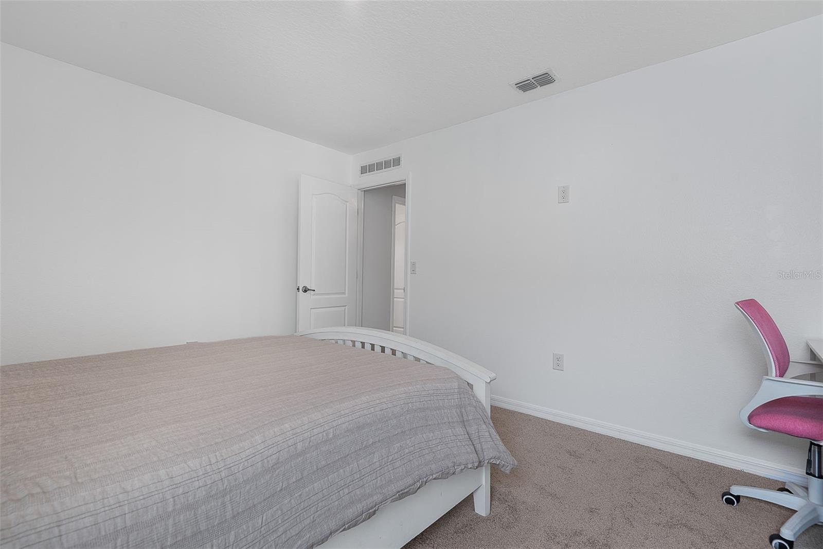 Image 51 of 84 For 123 Oakleaf Way