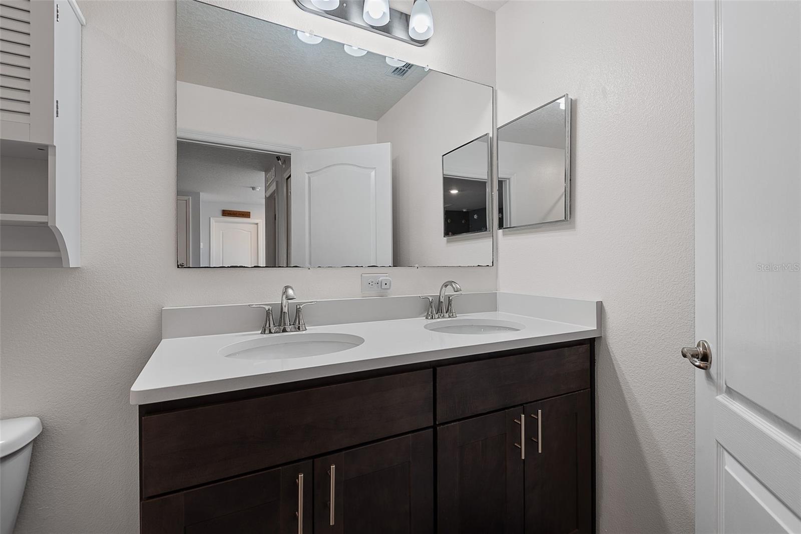 Image 54 of 84 For 123 Oakleaf Way