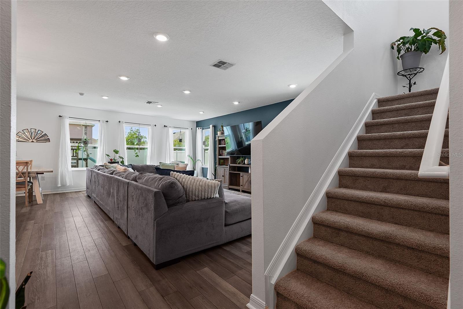 Image 6 of 84 For 123 Oakleaf Way