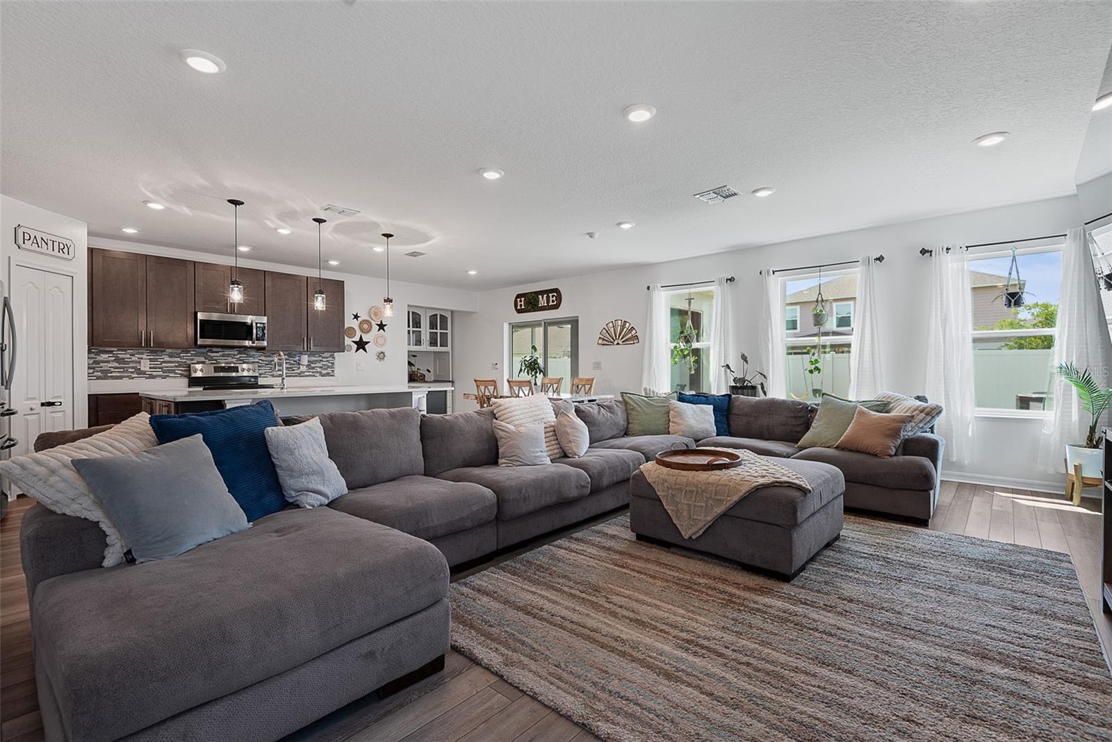 Image 8 of 84 For 123 Oakleaf Way