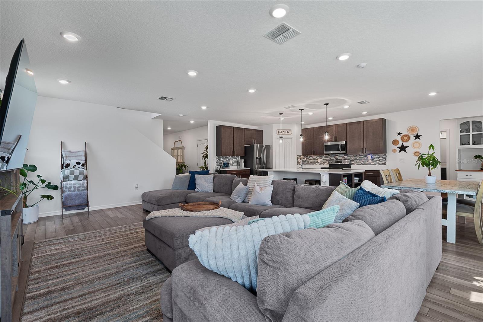 Image 9 of 84 For 123 Oakleaf Way