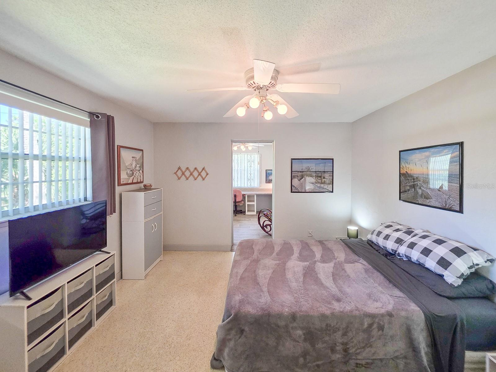 Image 31 of 66 For 5 Emerald Circle