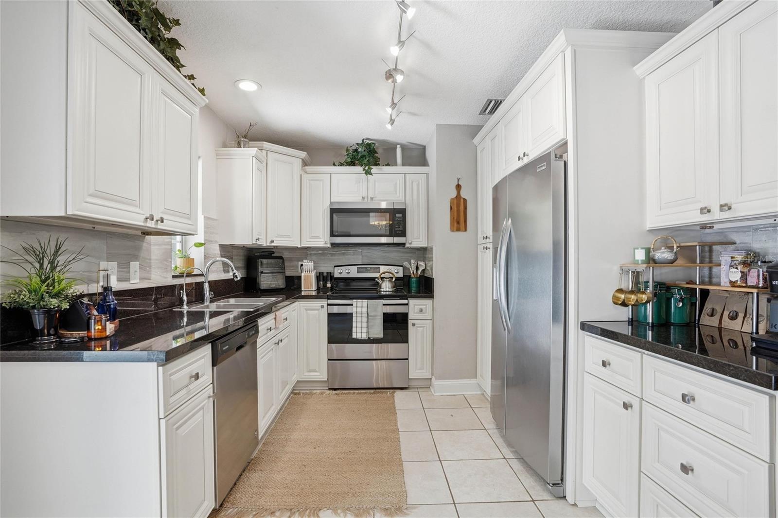 Image 10 of 35 For 5211 Glenwood Avenue