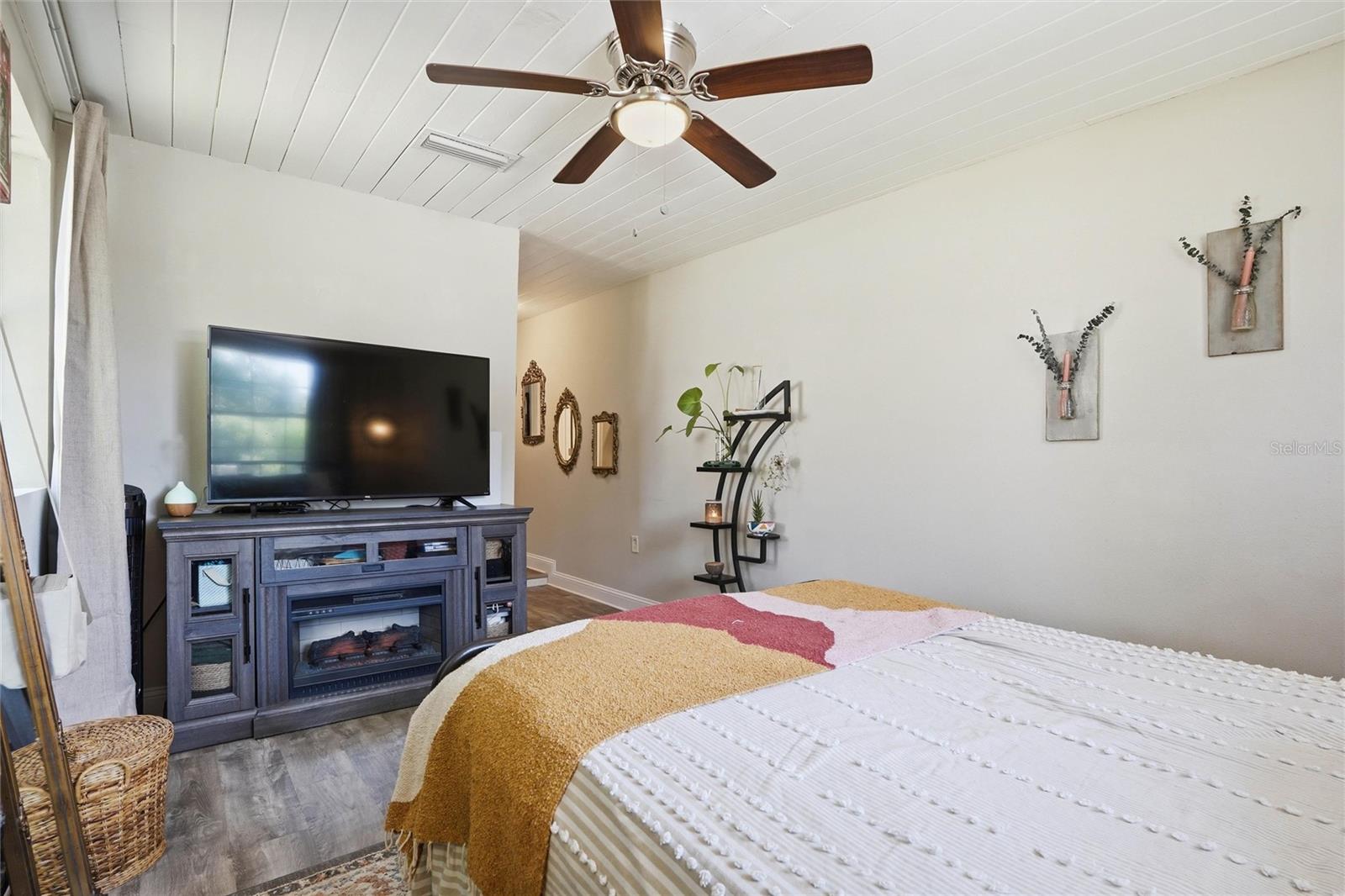 Image 14 of 35 For 5211 Glenwood Avenue