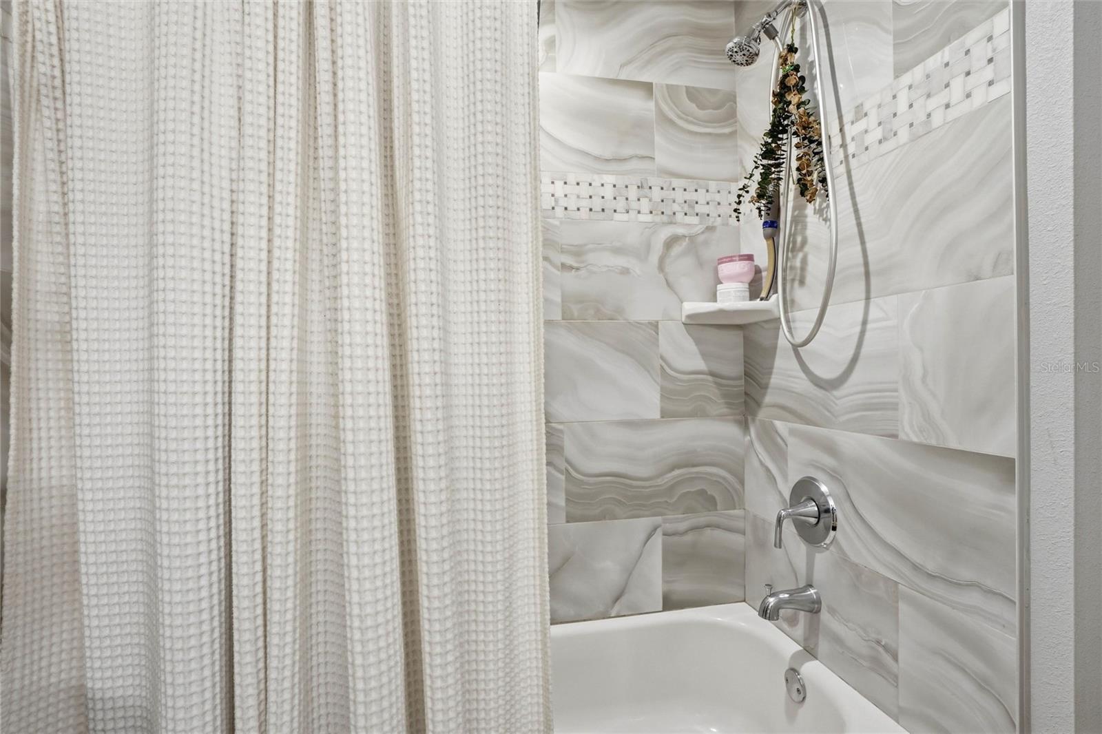 Image 16 of 35 For 5211 Glenwood Avenue