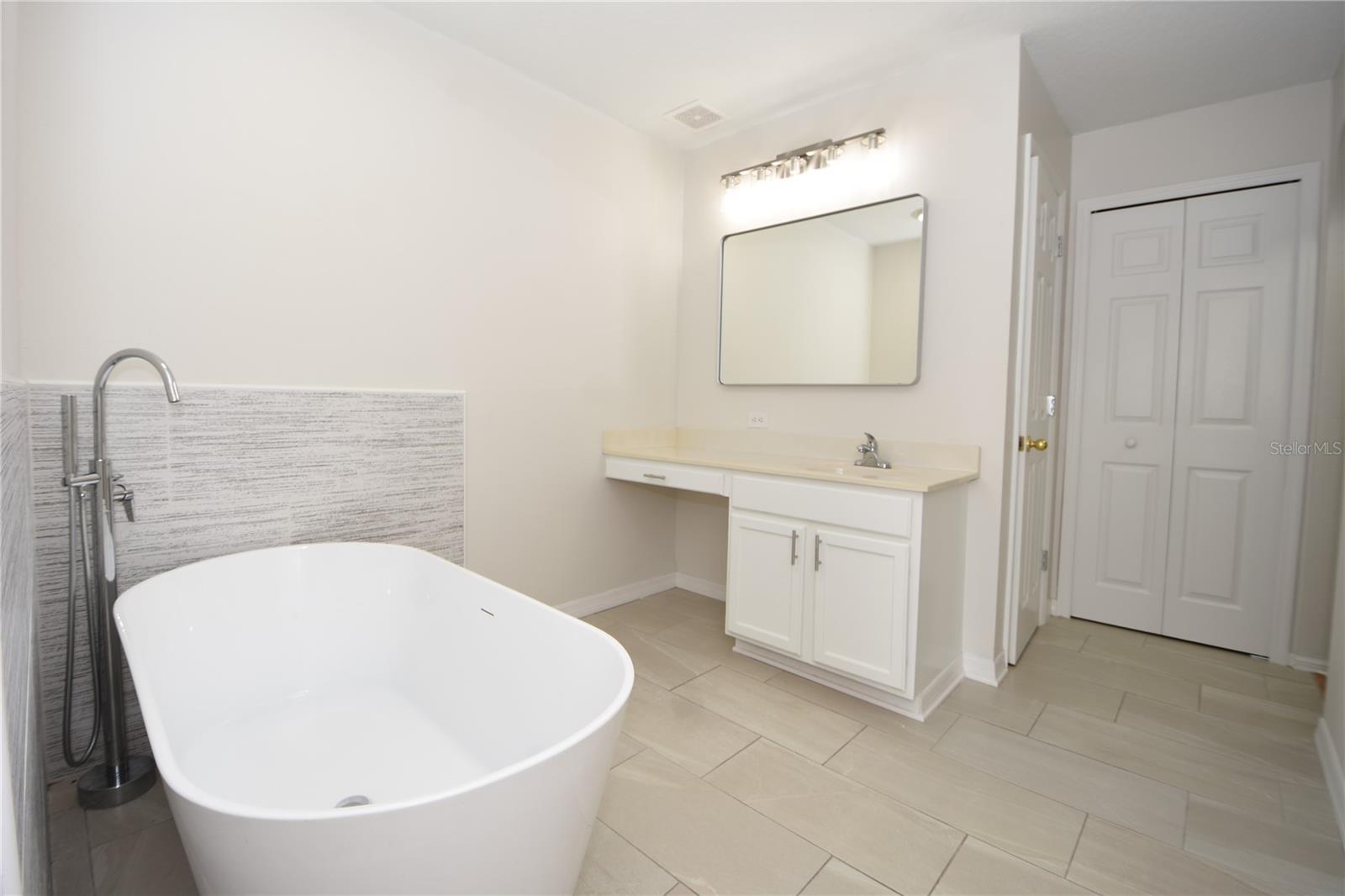 Image 16 of 26 For 3 Sea Beacon Place