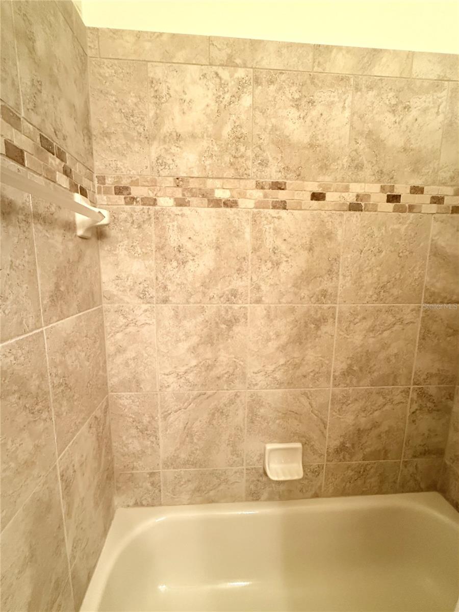 Image 28 of 49 For 25 Riverview Bend N 111