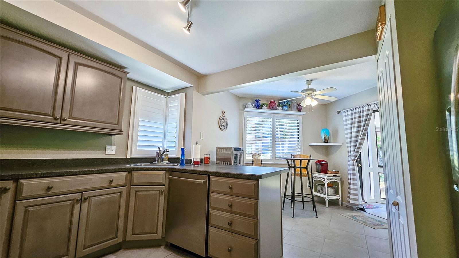 Image 14 of 39 For 21 Mid Pines Circle