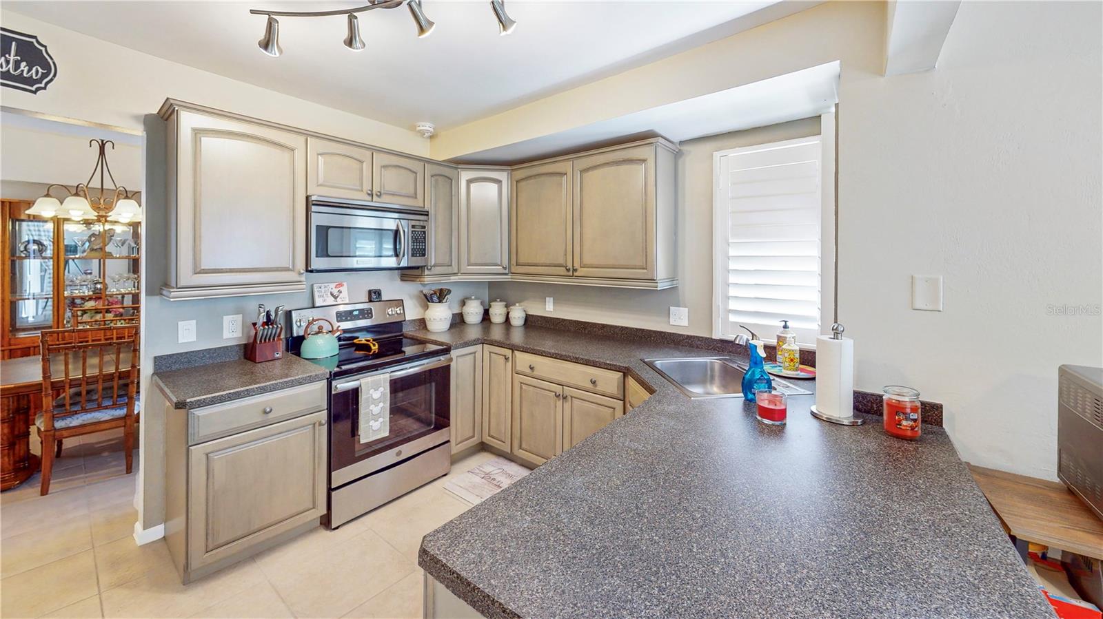 Image 16 of 39 For 21 Mid Pines Circle