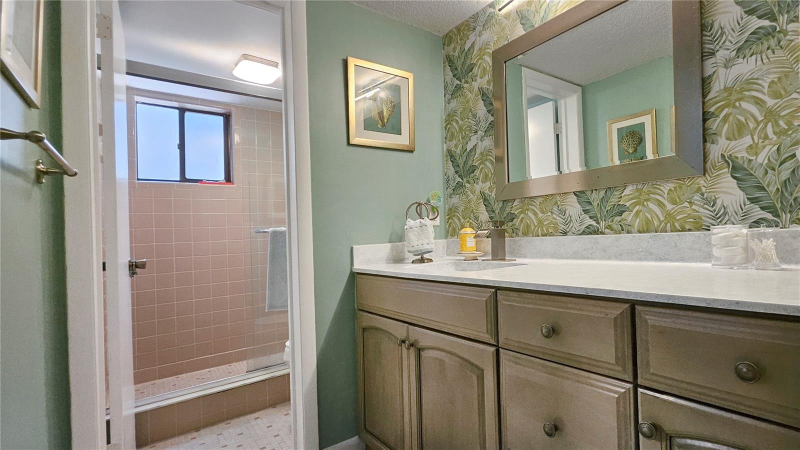 Image 26 of 39 For 21 Mid Pines Circle