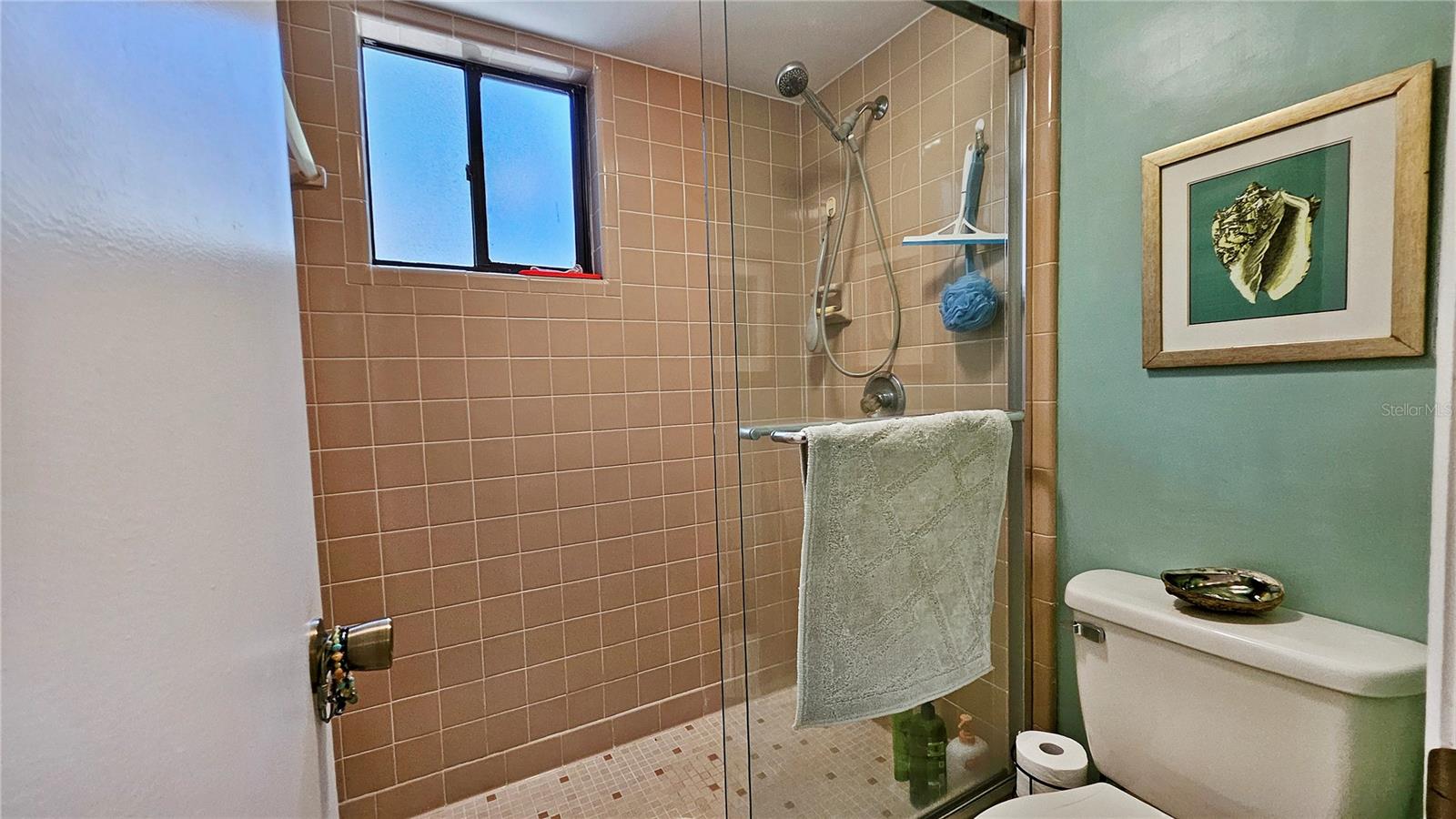 Image 27 of 39 For 21 Mid Pines Circle