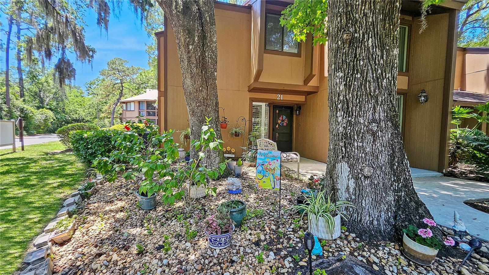 Image 36 of 39 For 21 Mid Pines Circle