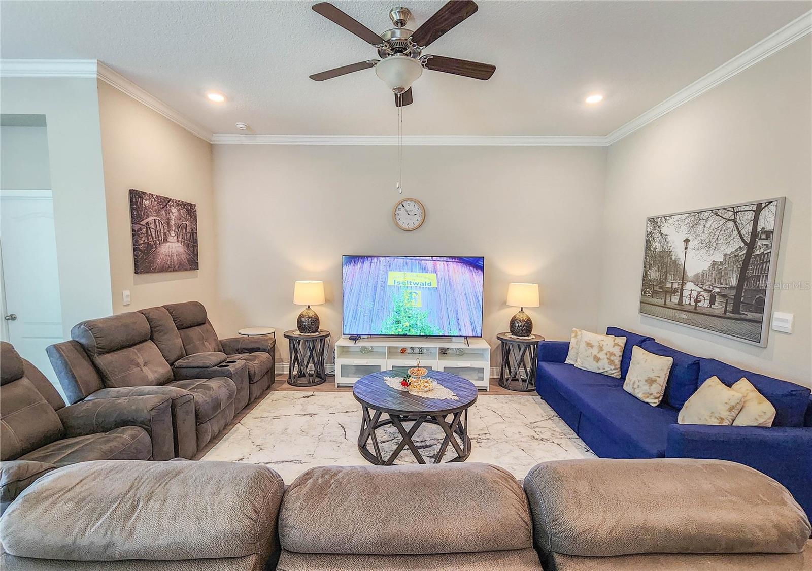 Image 23 of 58 For 617 Narvarez Avenue