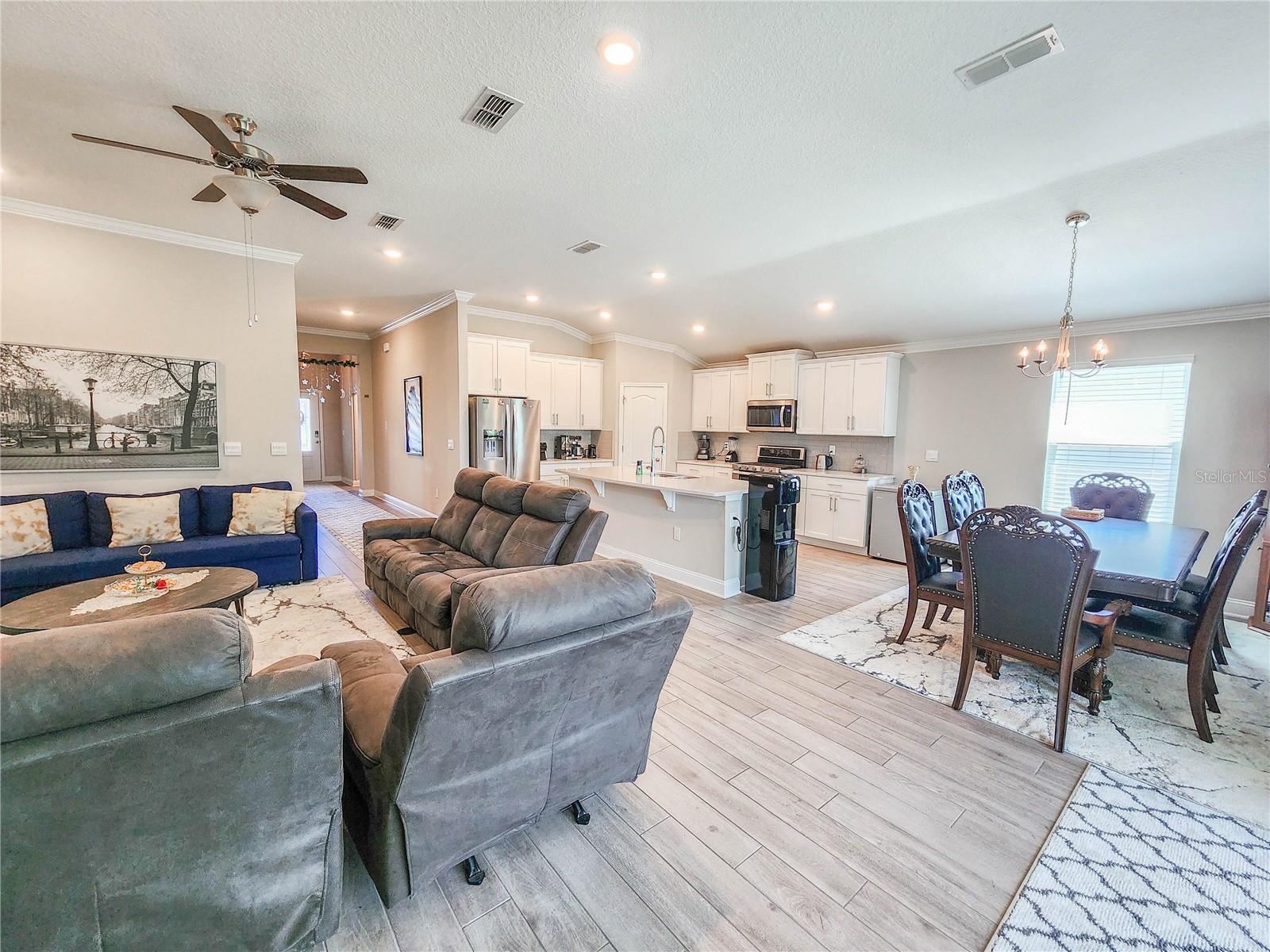 Image 25 of 58 For 617 Narvarez Avenue