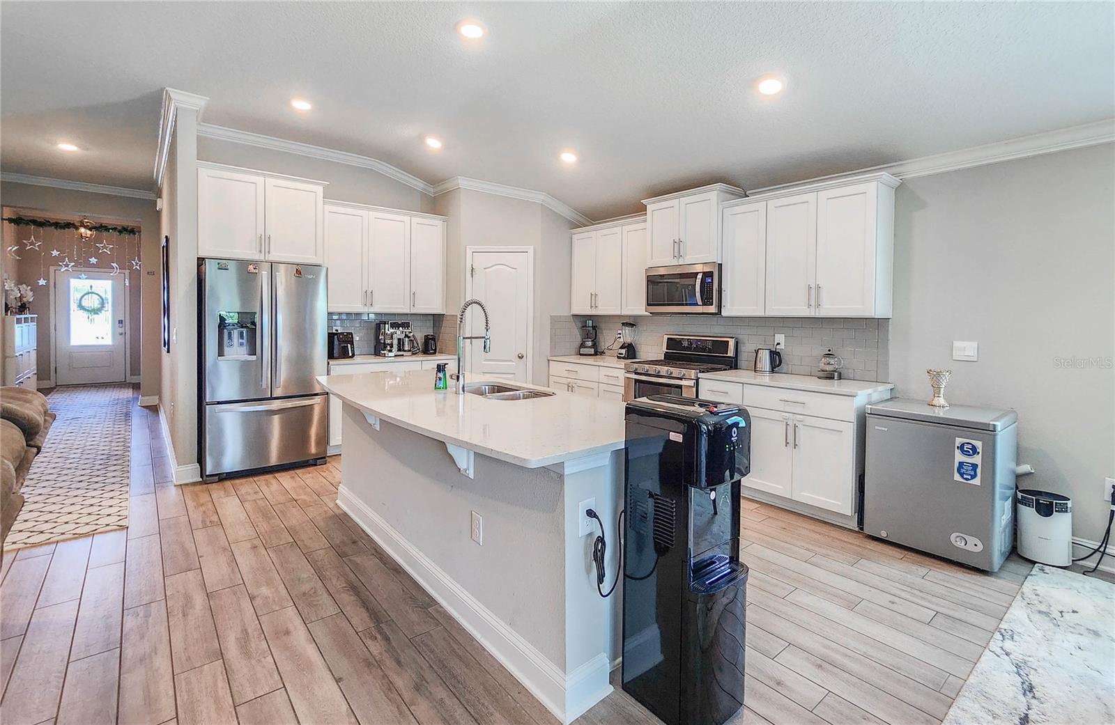 Image 28 of 58 For 617 Narvarez Avenue