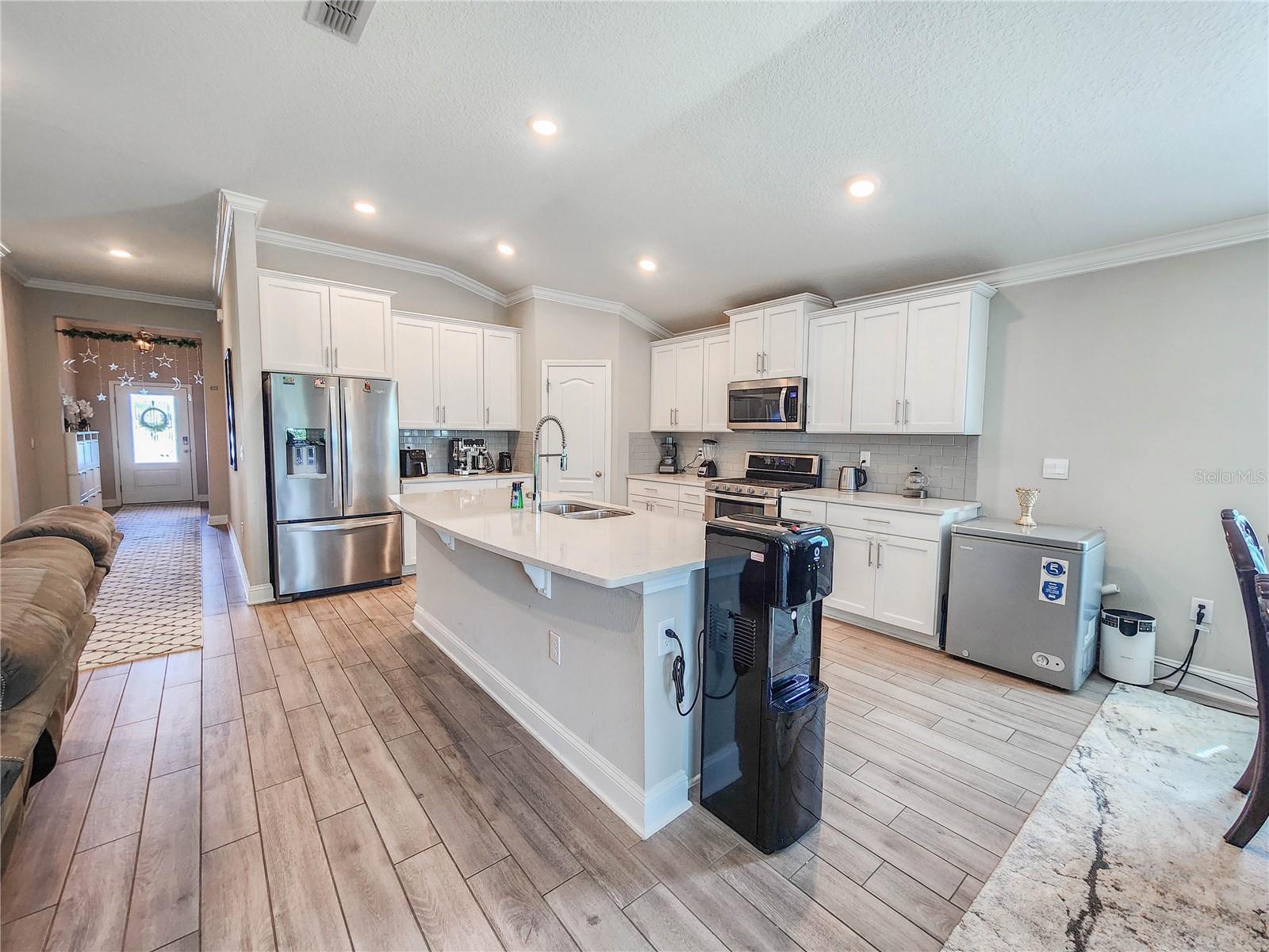 Image 29 of 58 For 617 Narvarez Avenue