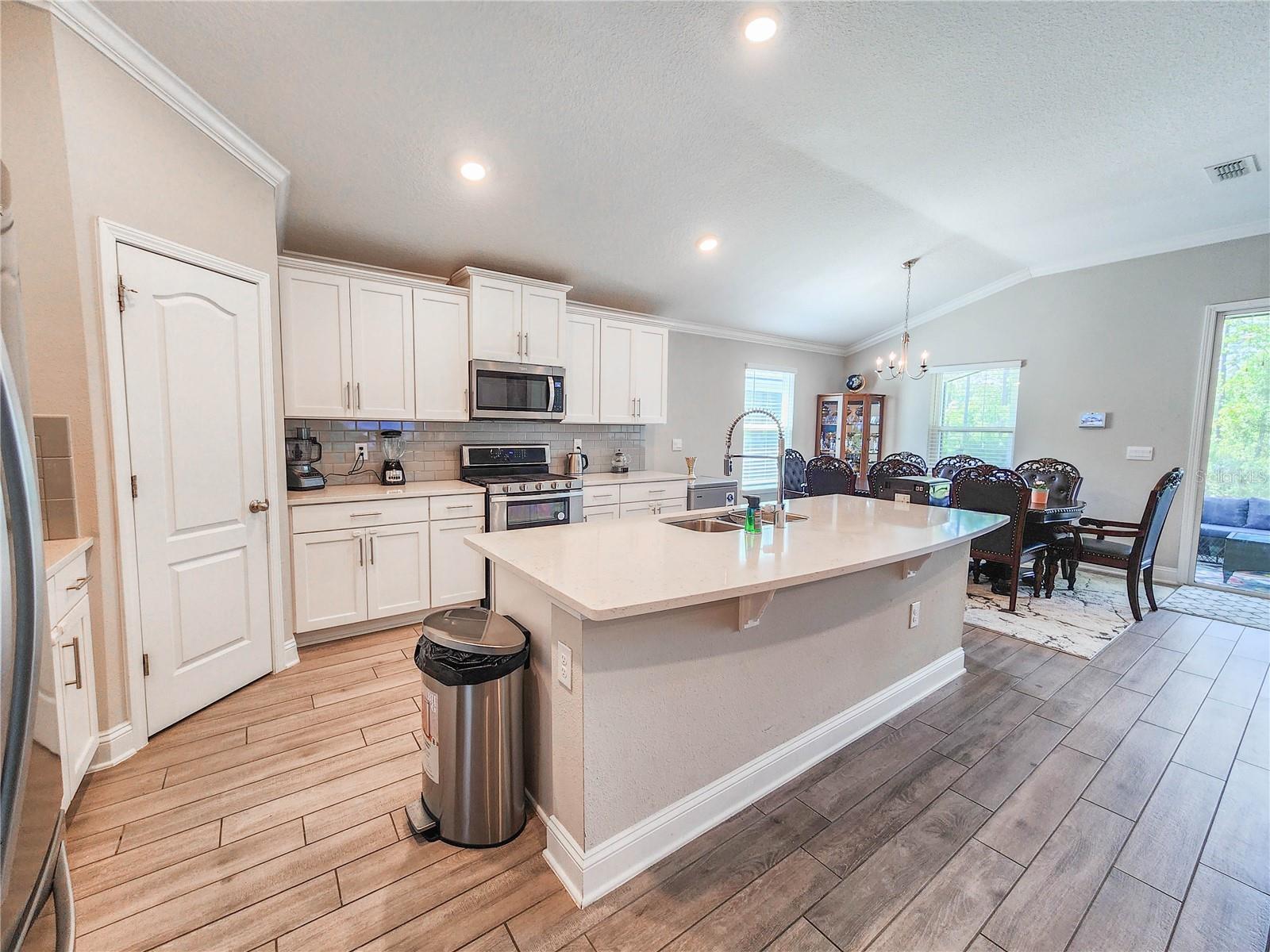 Image 30 of 58 For 617 Narvarez Avenue