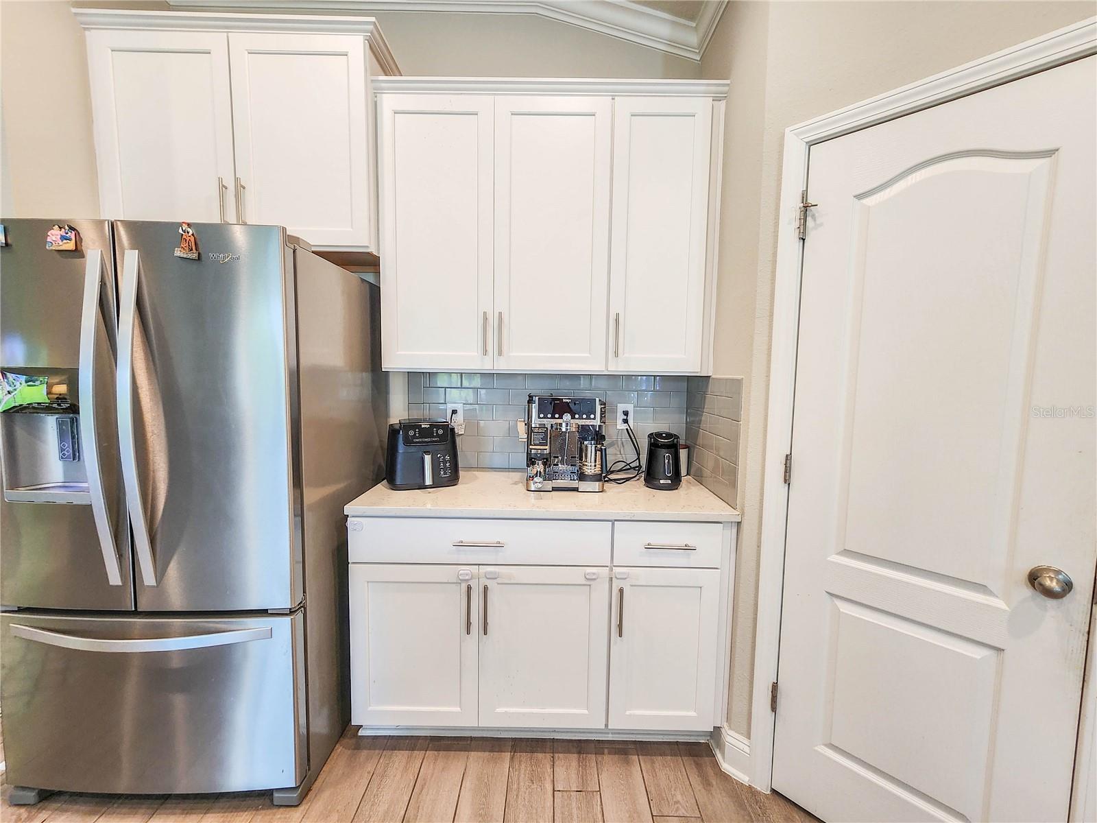 Image 32 of 58 For 617 Narvarez Avenue