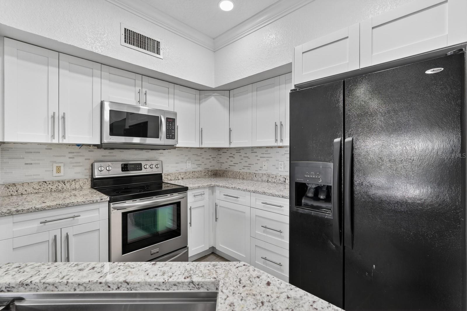 Image 11 of 48 For 832 Camargo Way 306