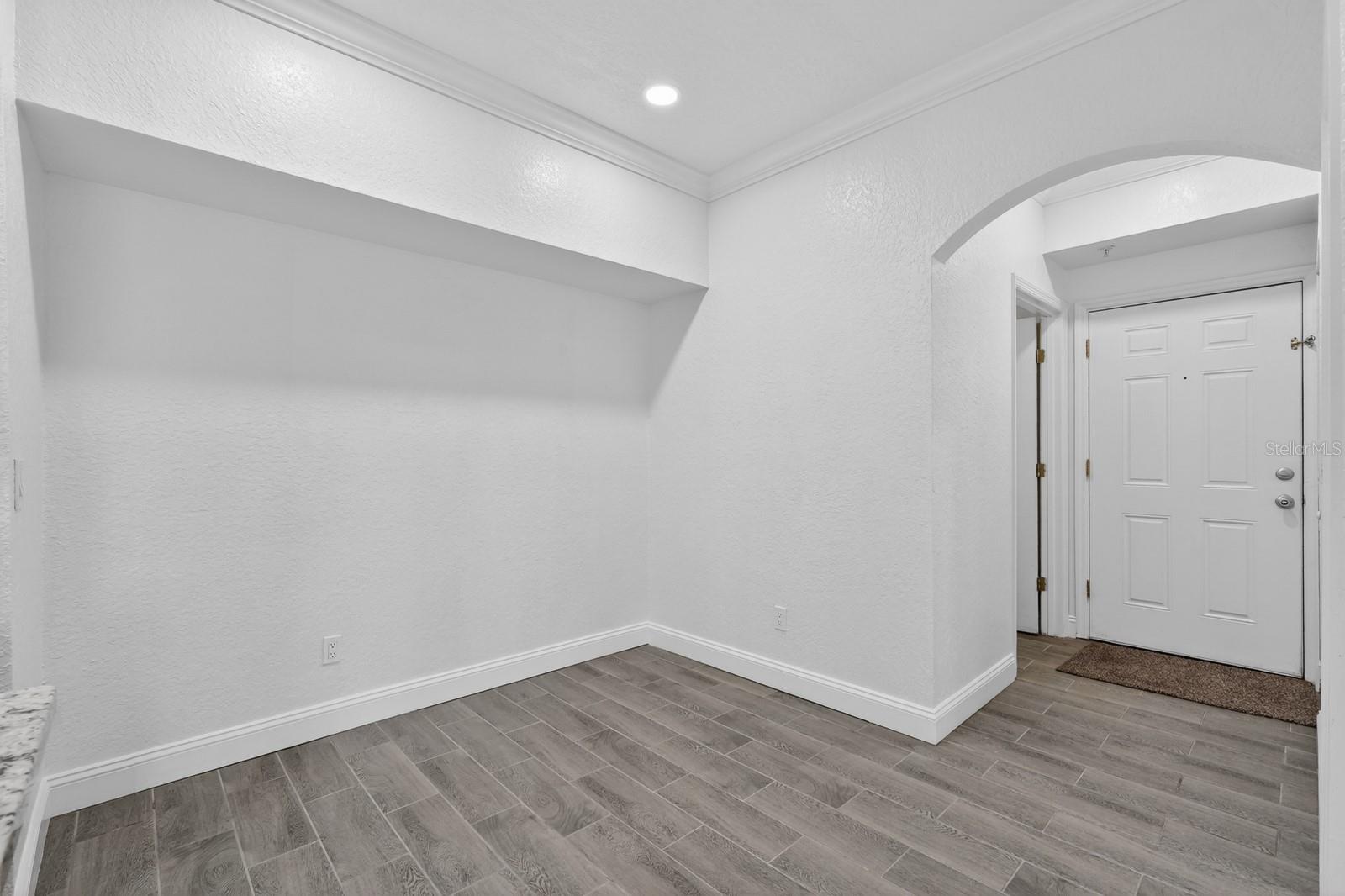 Image 12 of 48 For 832 Camargo Way 306