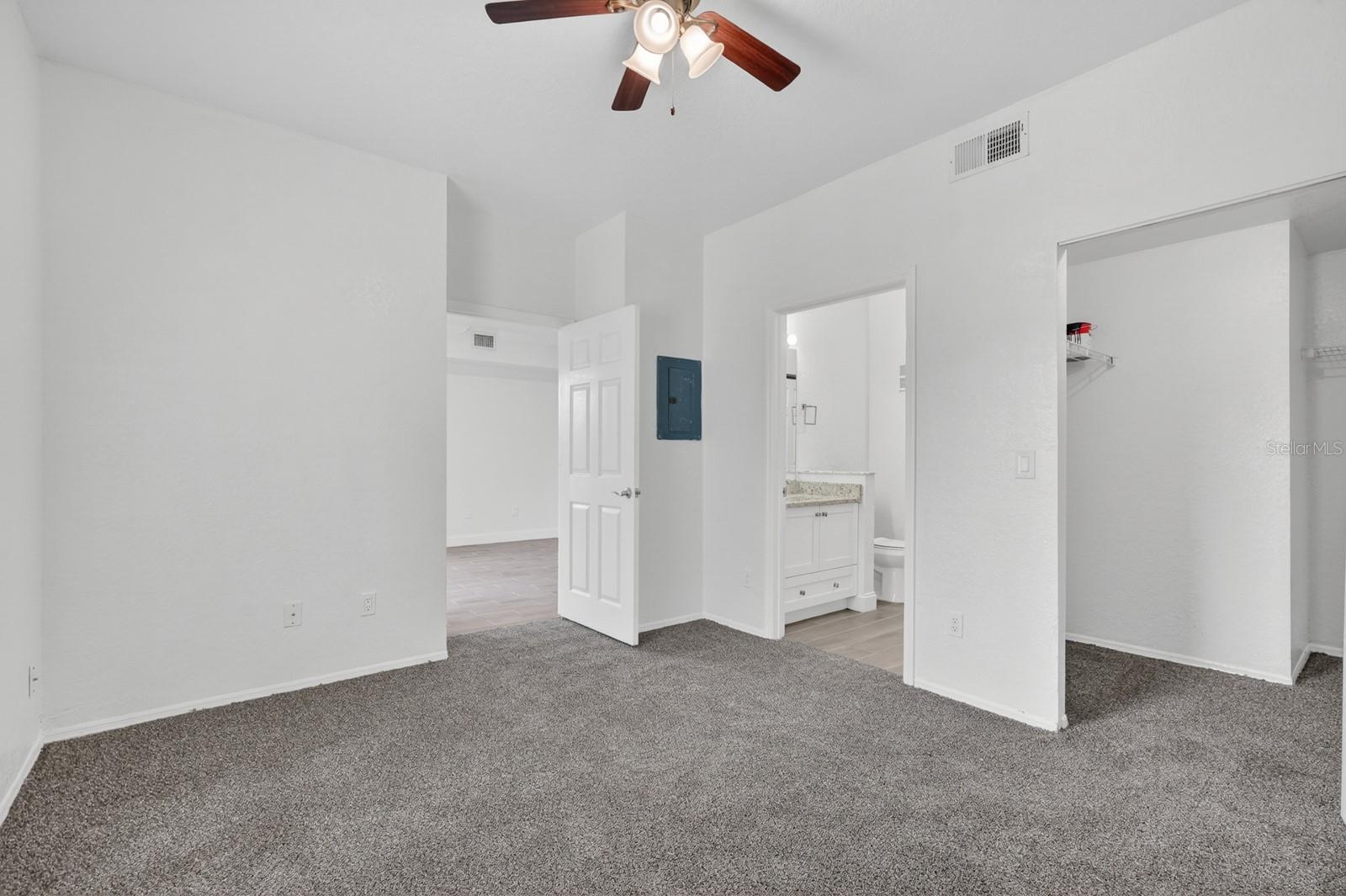 Image 20 of 48 For 832 Camargo Way 306