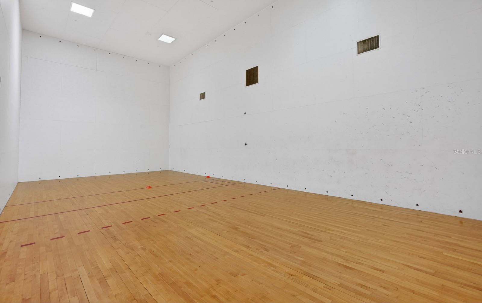 Image 29 of 48 For 832 Camargo Way 306