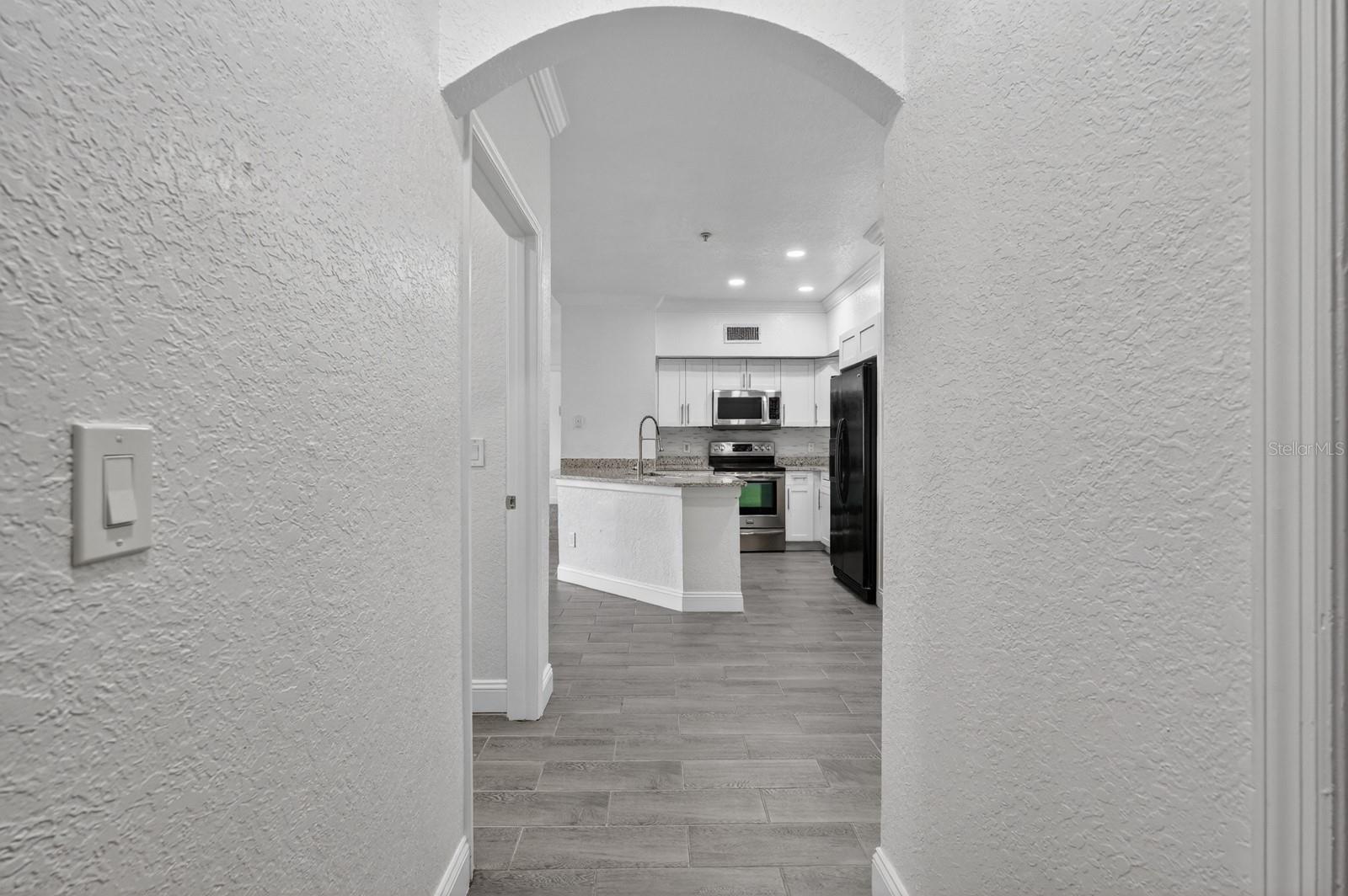 Image 4 of 48 For 832 Camargo Way 306