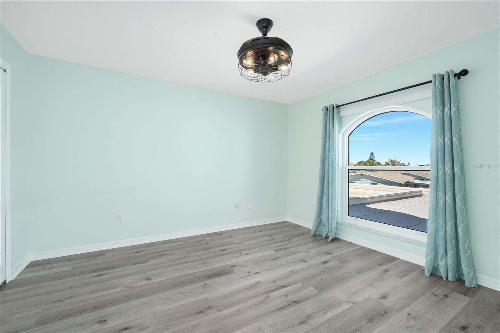 Image 34 of 70 For 5 Sunny Beach Drive