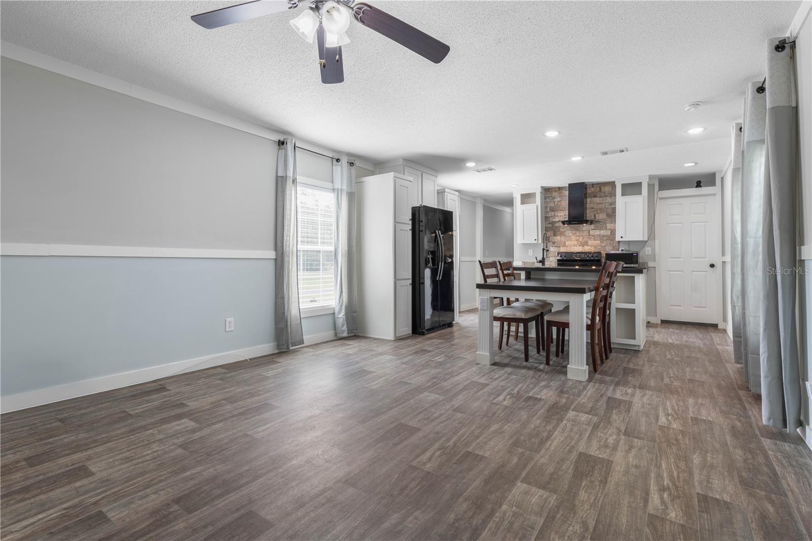 Image 10 of 63 For 1688 Papaya Street