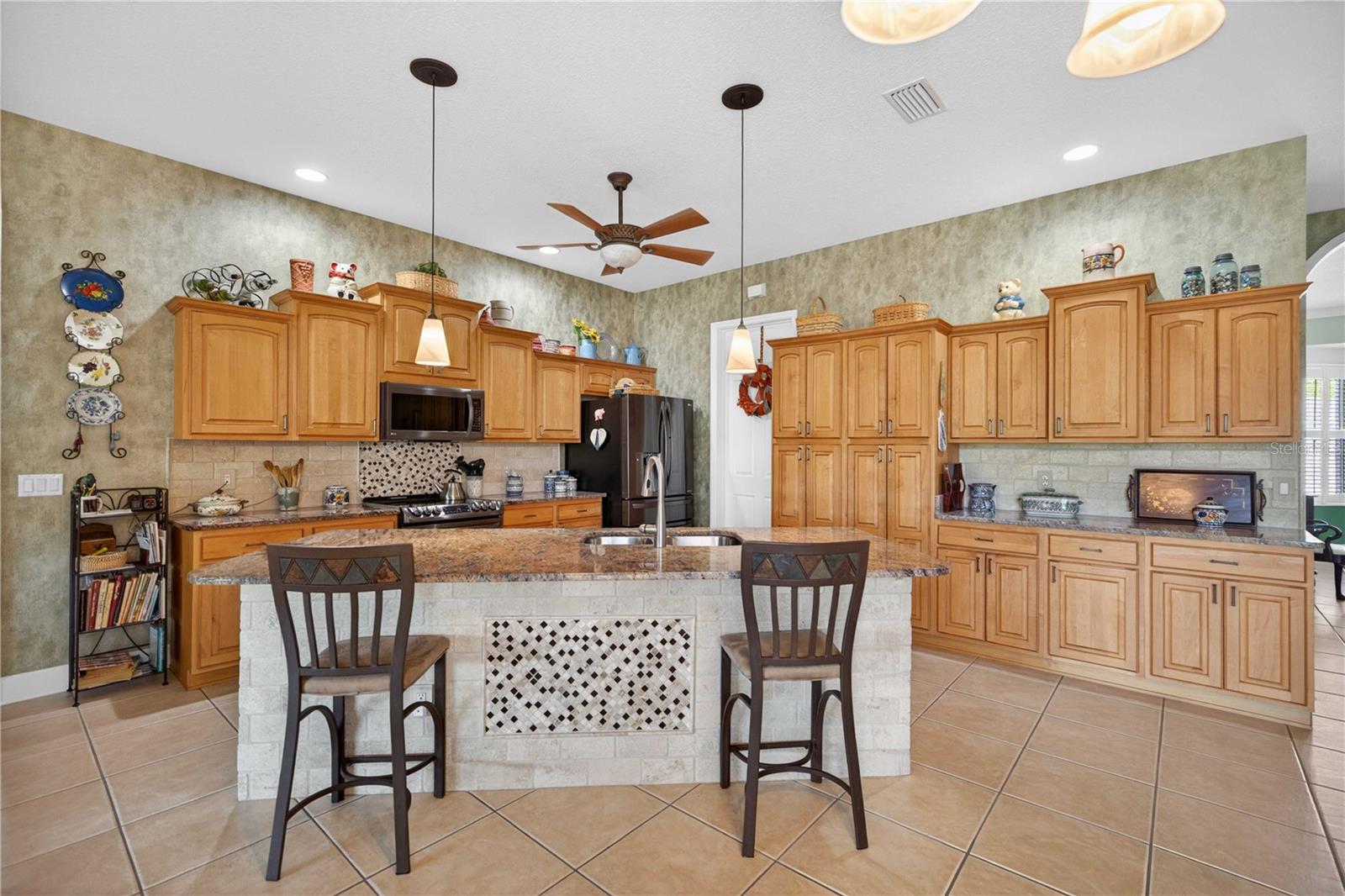 Image 4 of 43 For 1983 58th Court