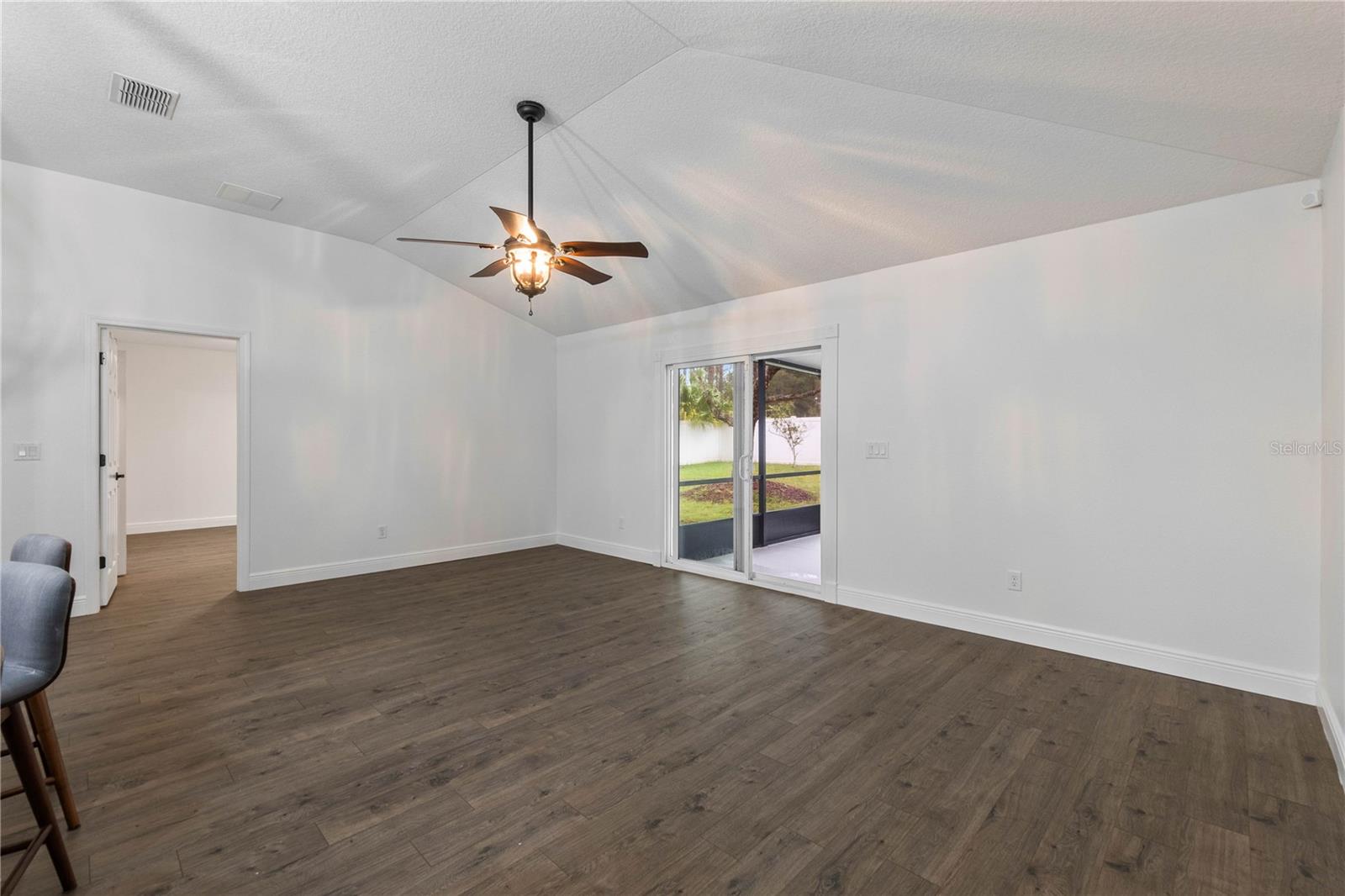 Image 10 of 37 For 137 Wellwood Lane