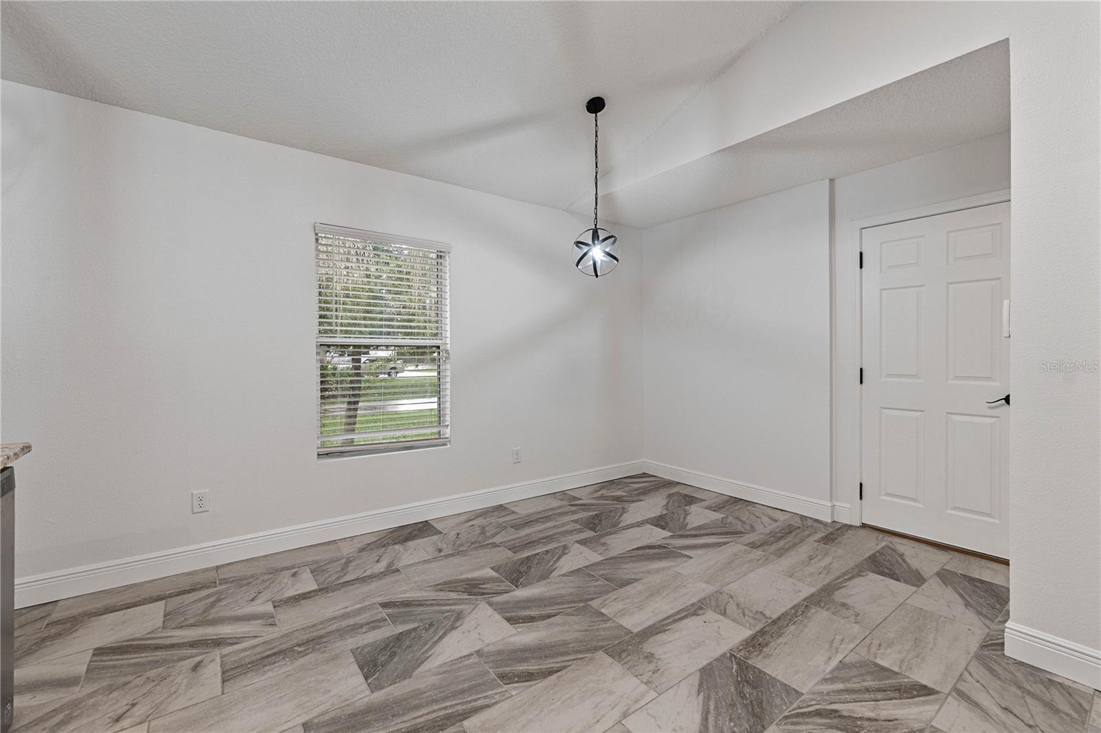 Image 17 of 37 For 137 Wellwood Lane