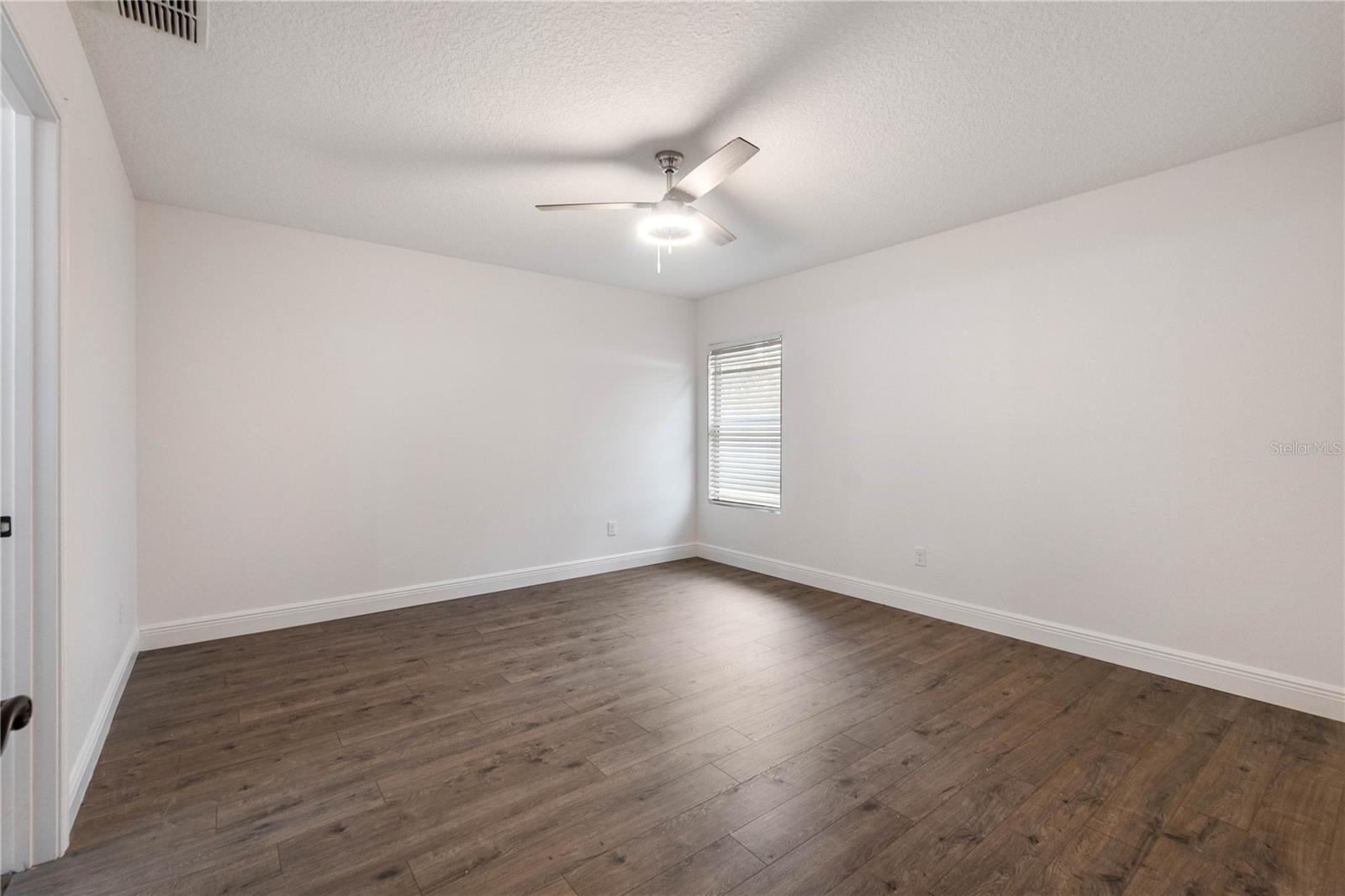 Image 21 of 37 For 137 Wellwood Lane