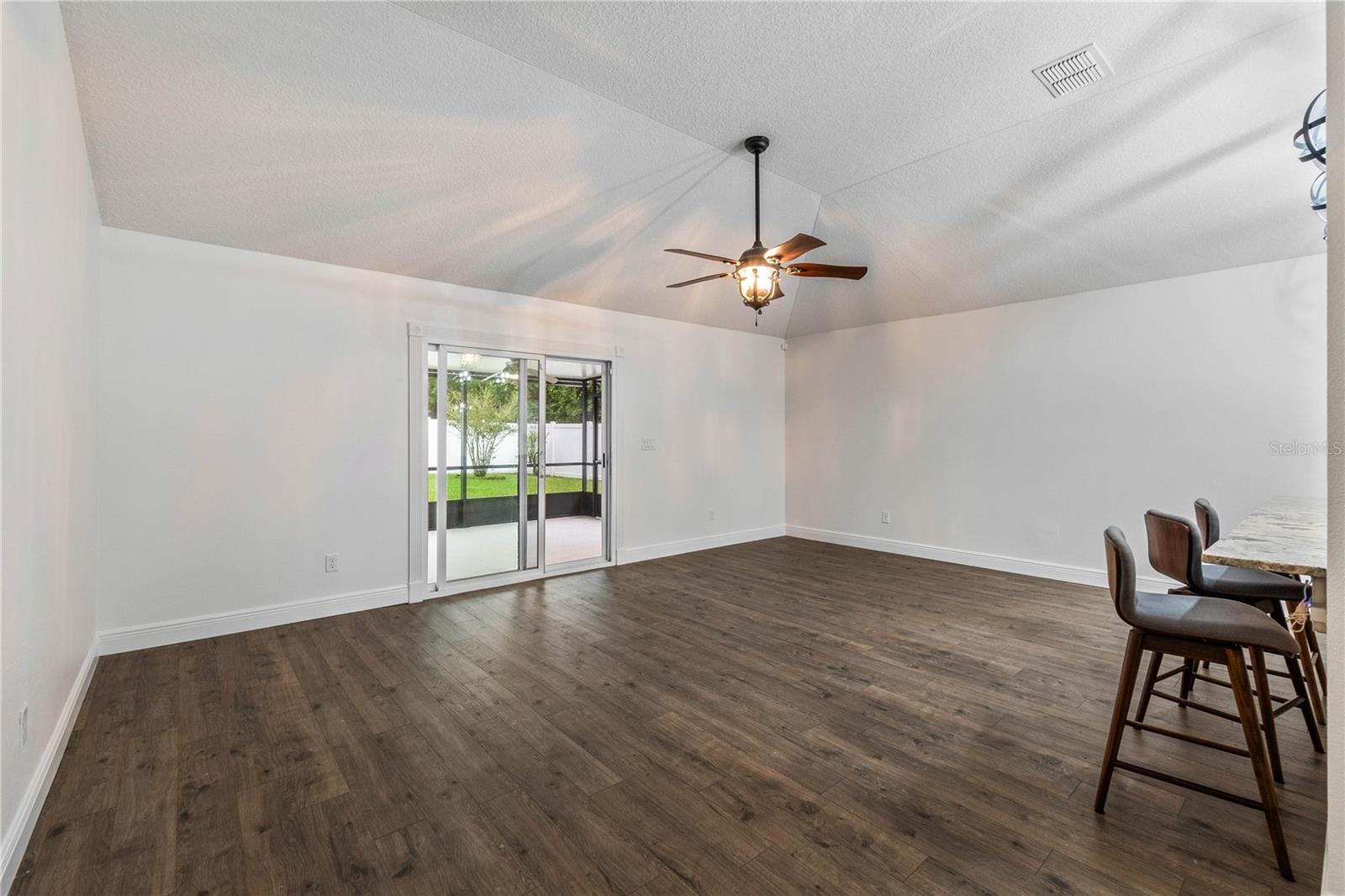 Image 7 of 37 For 137 Wellwood Lane