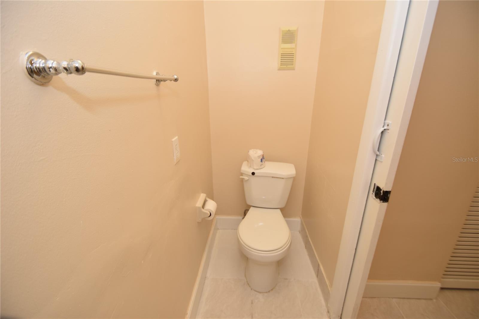 Image 18 of 37 For 15 Florida Park Drive 6