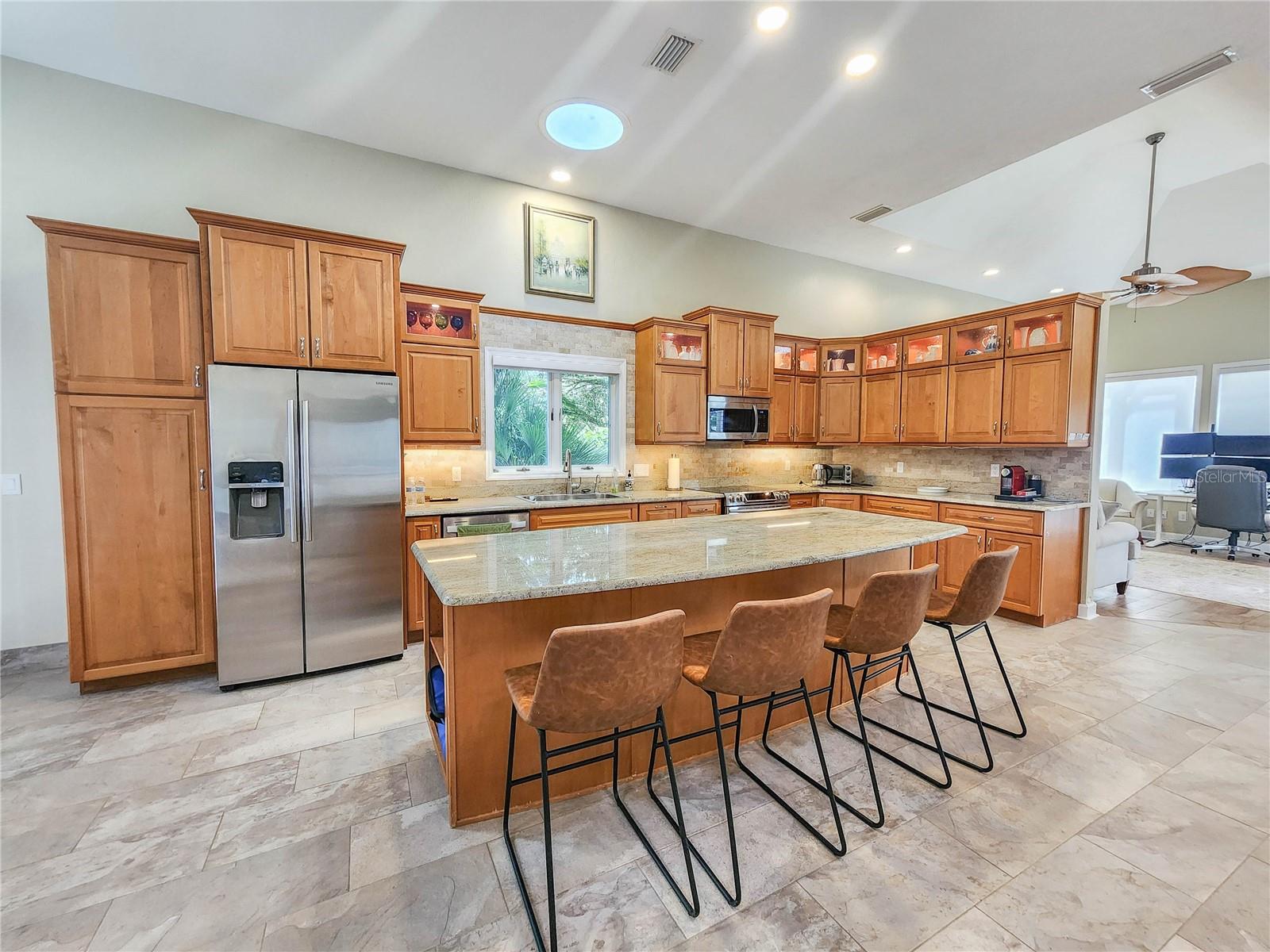 Image 11 of 41 For 1 Bay Pointe Drive