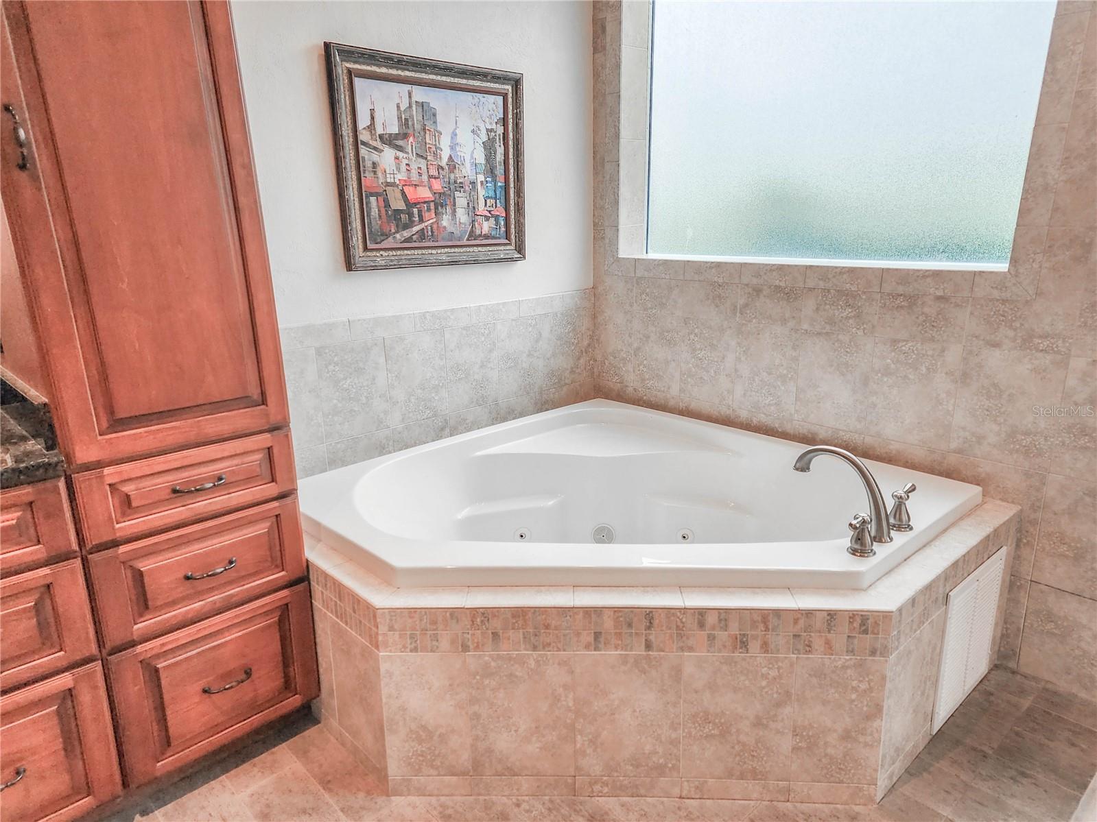 Image 22 of 41 For 1 Bay Pointe Drive